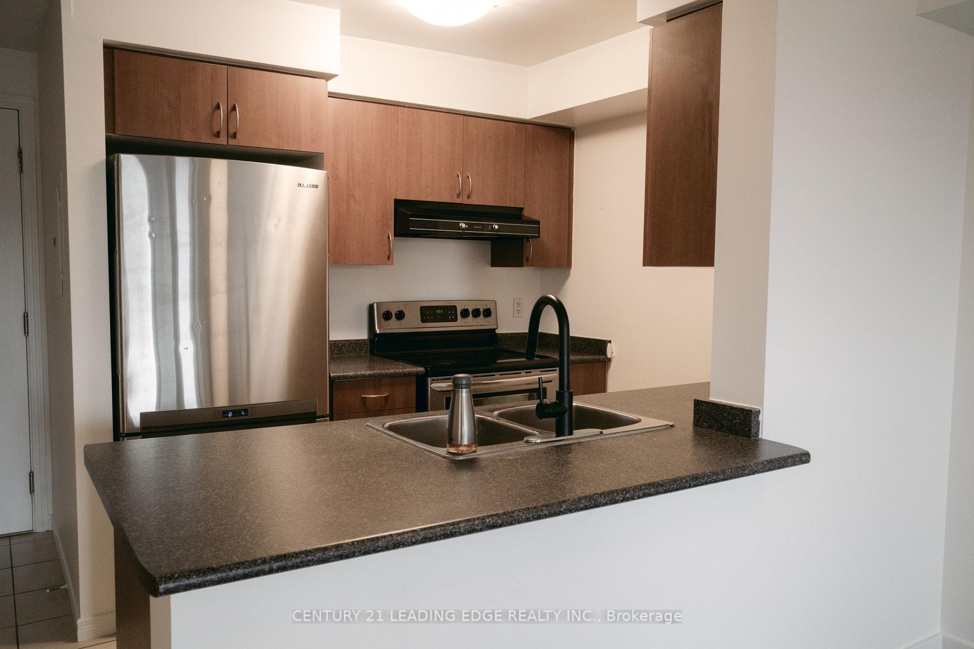 61 Heintzman Street Unit 621 photo 4