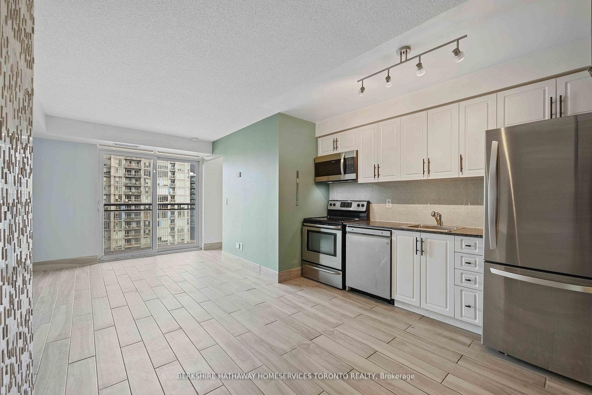38 Joe Shuster Way Unit 1625 photo 10