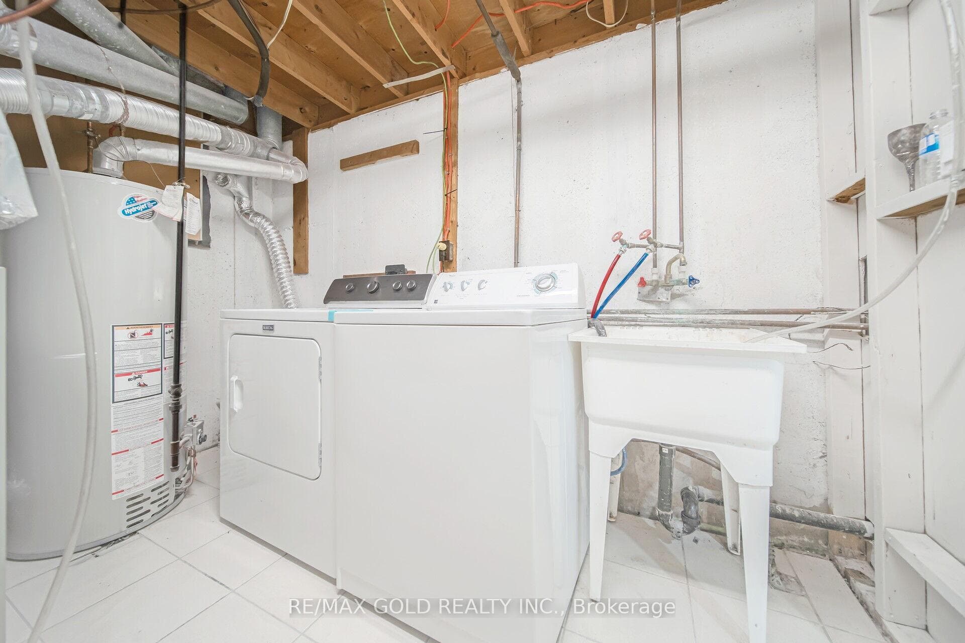 21 Burbank Crescent photo 28