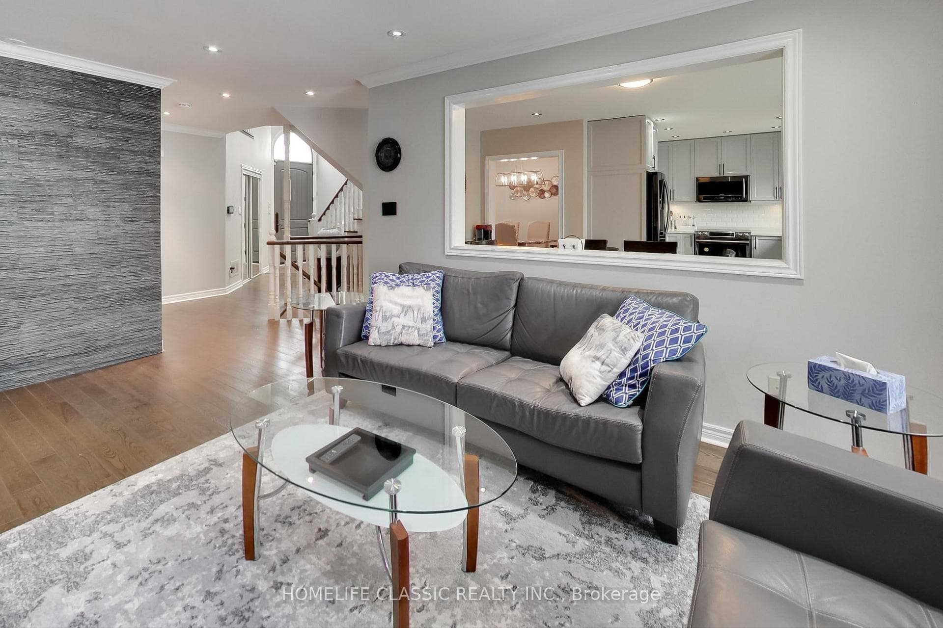 139 Villandry Crescent photo 10