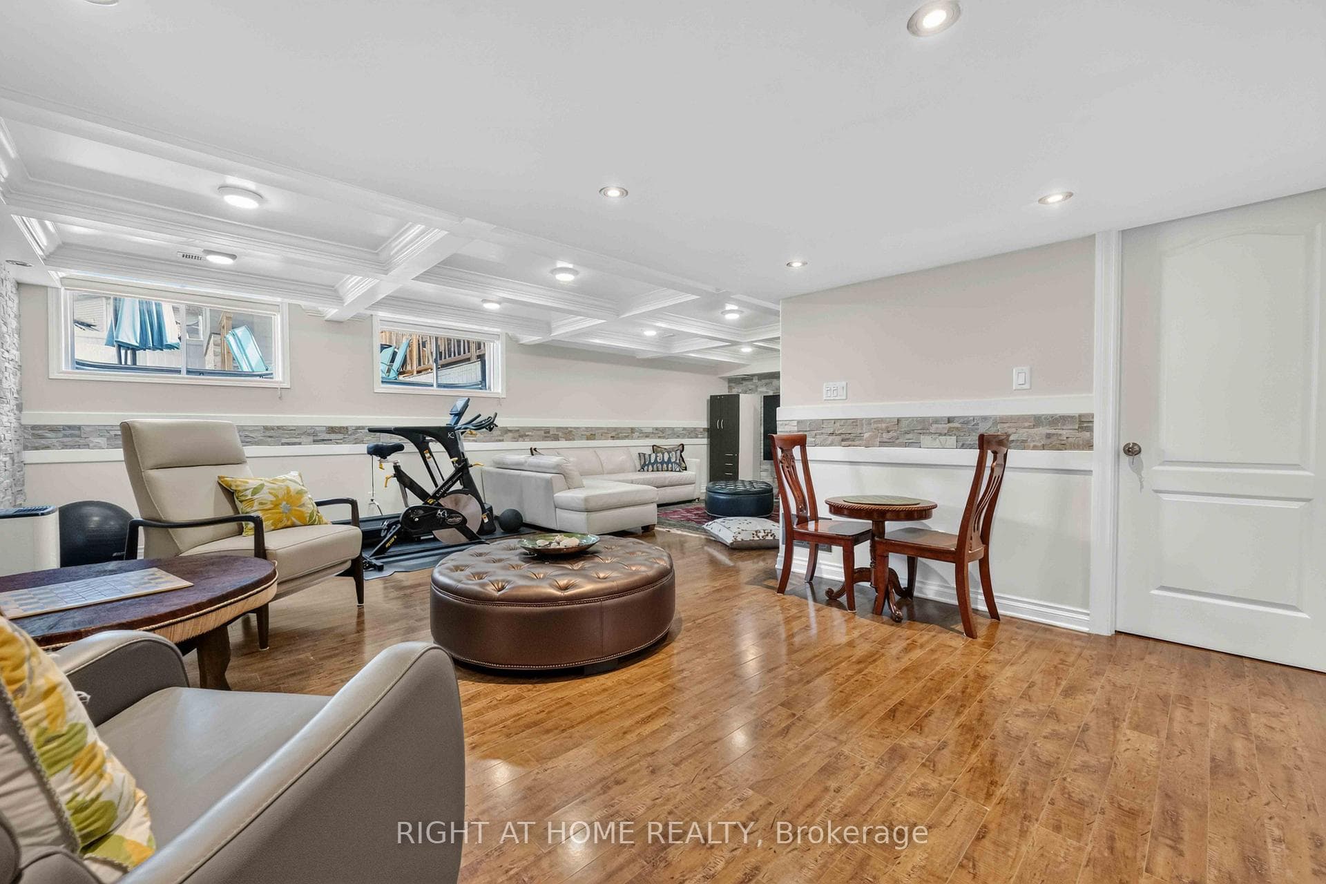 935 Rotary Way photo 32