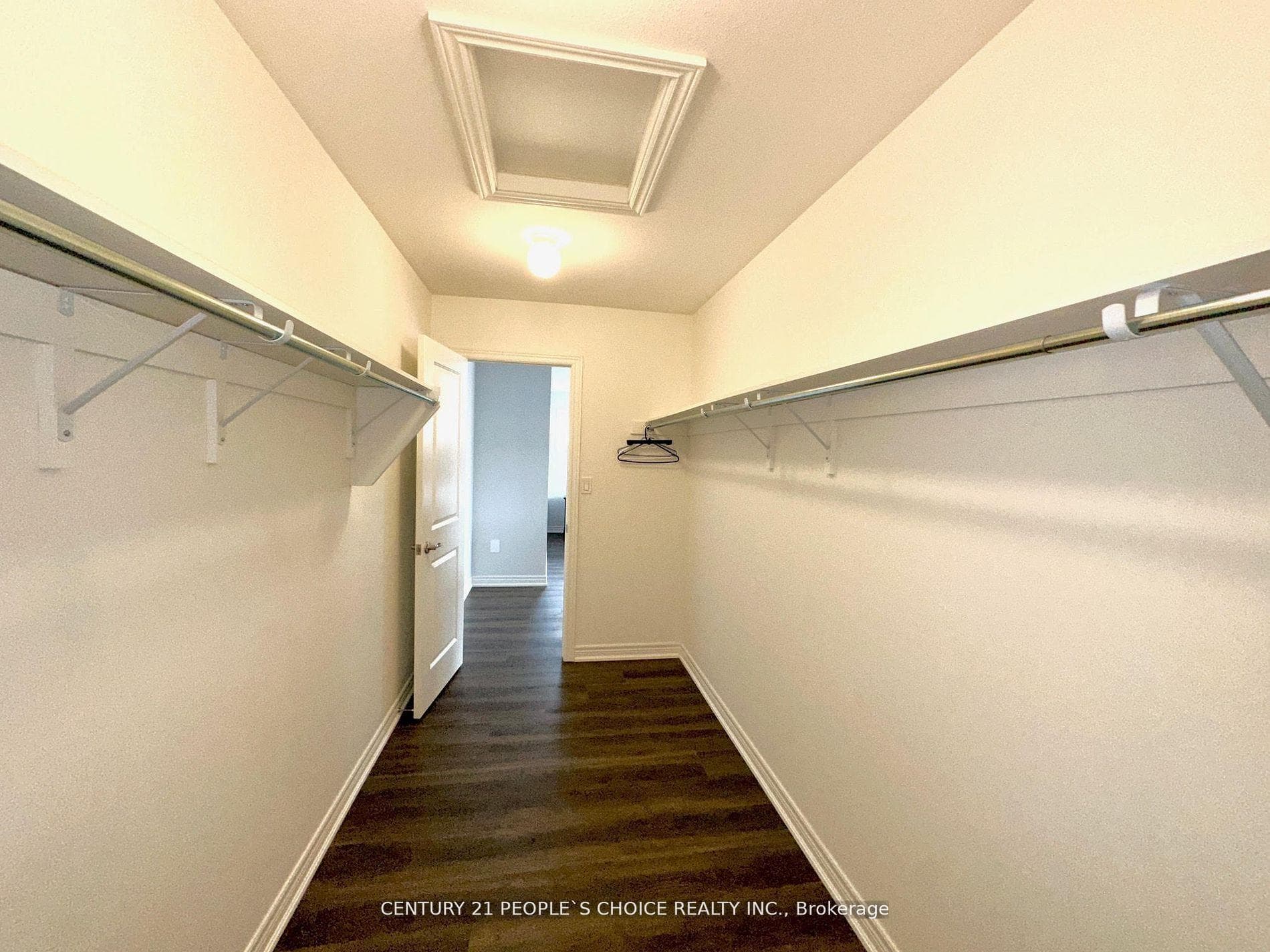 34 Swan Avenue photo 29