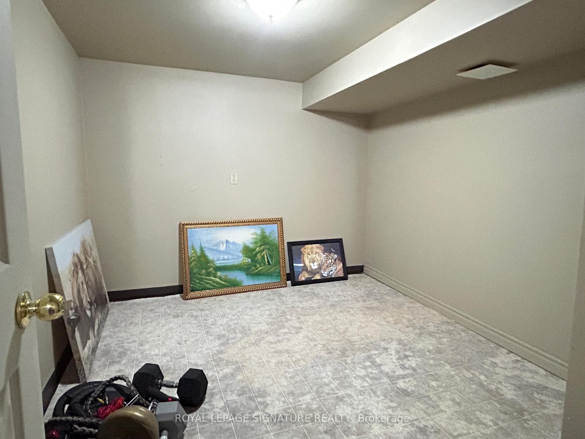 42 Miramar Crescent Unit Bsmt photo 5