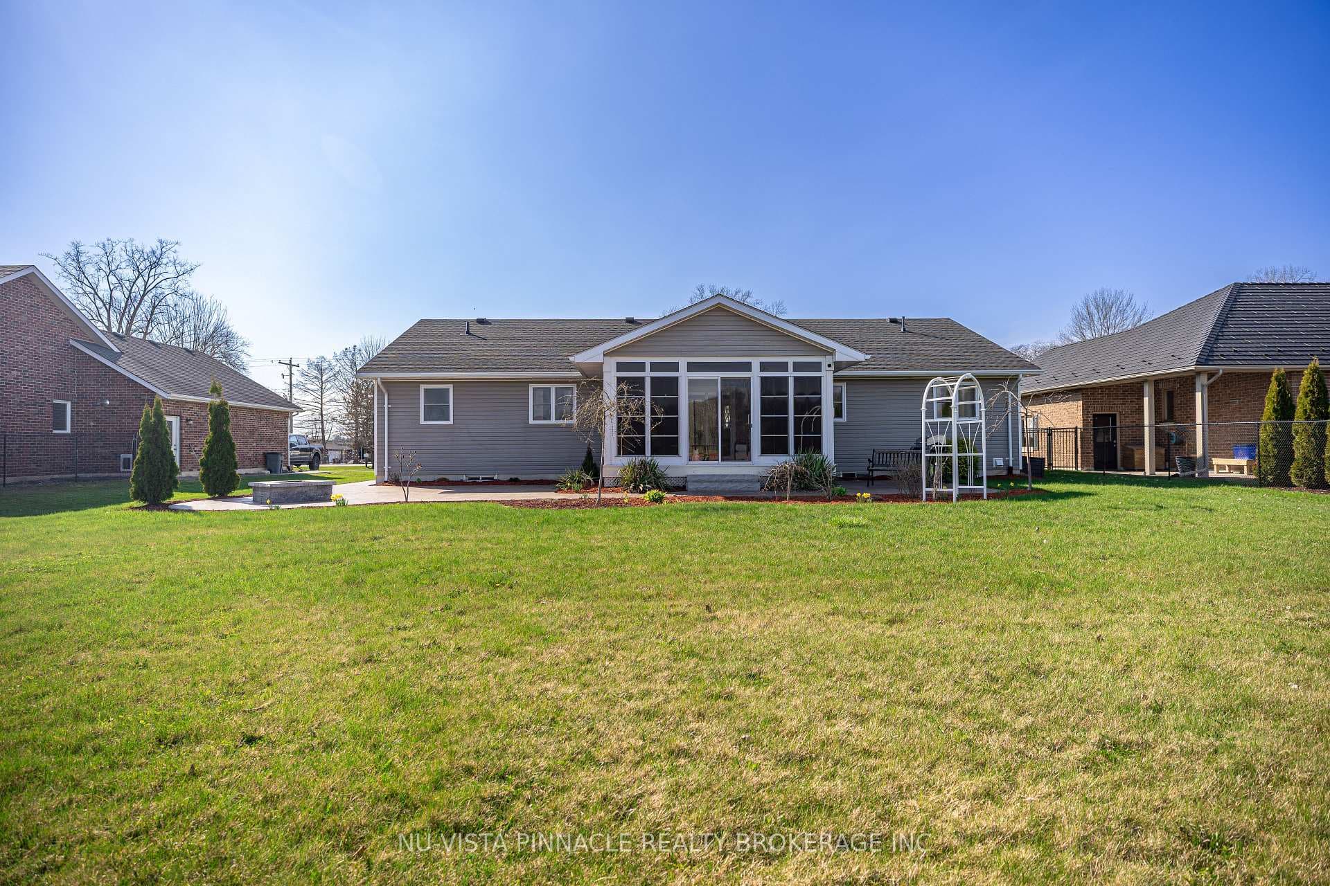 3864 St Clair Parkway photo 32