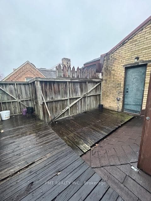 204 Gerrard Street Unit 2 photo 15