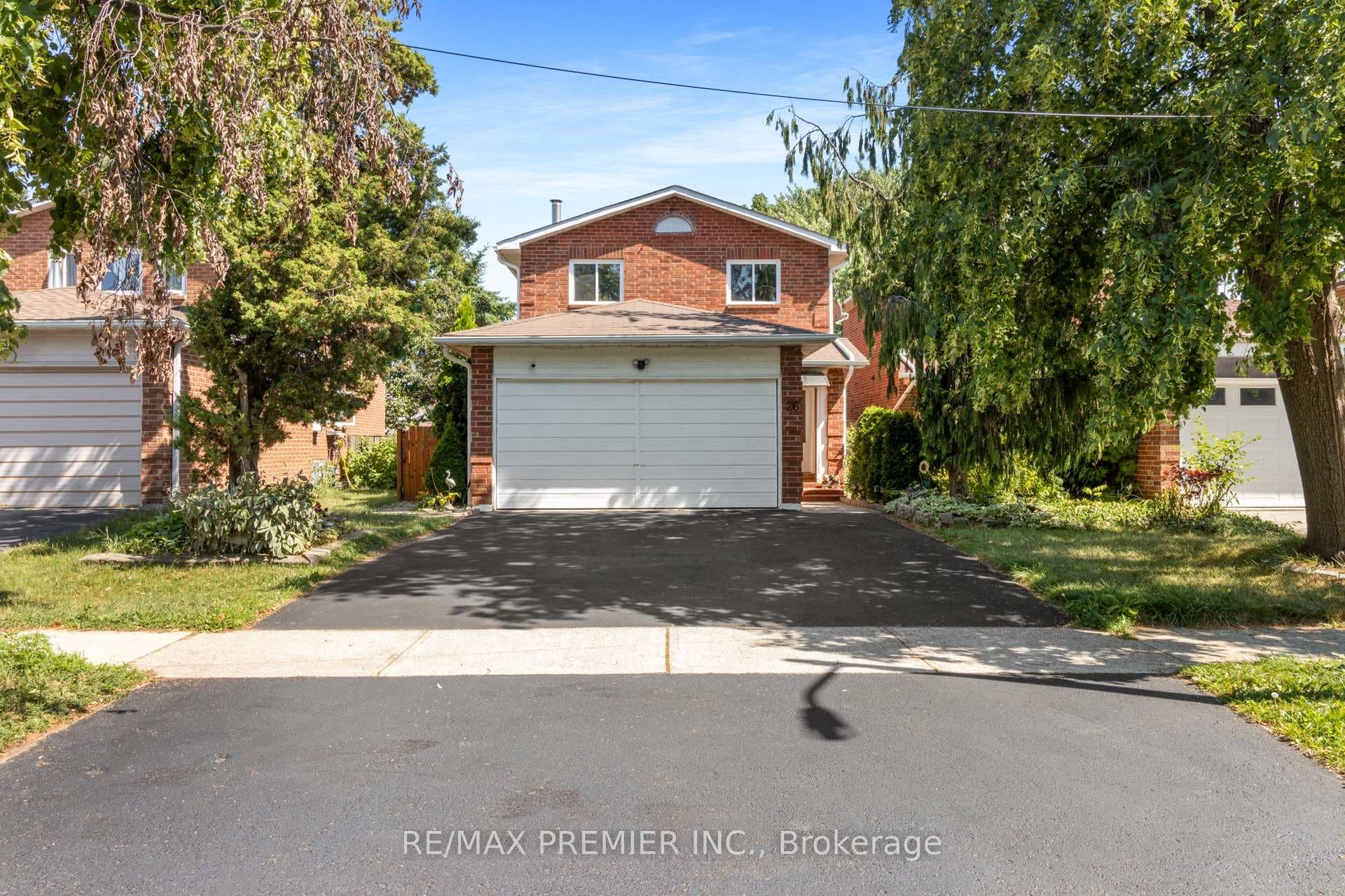 26 Ecclestone Drive photo 2
