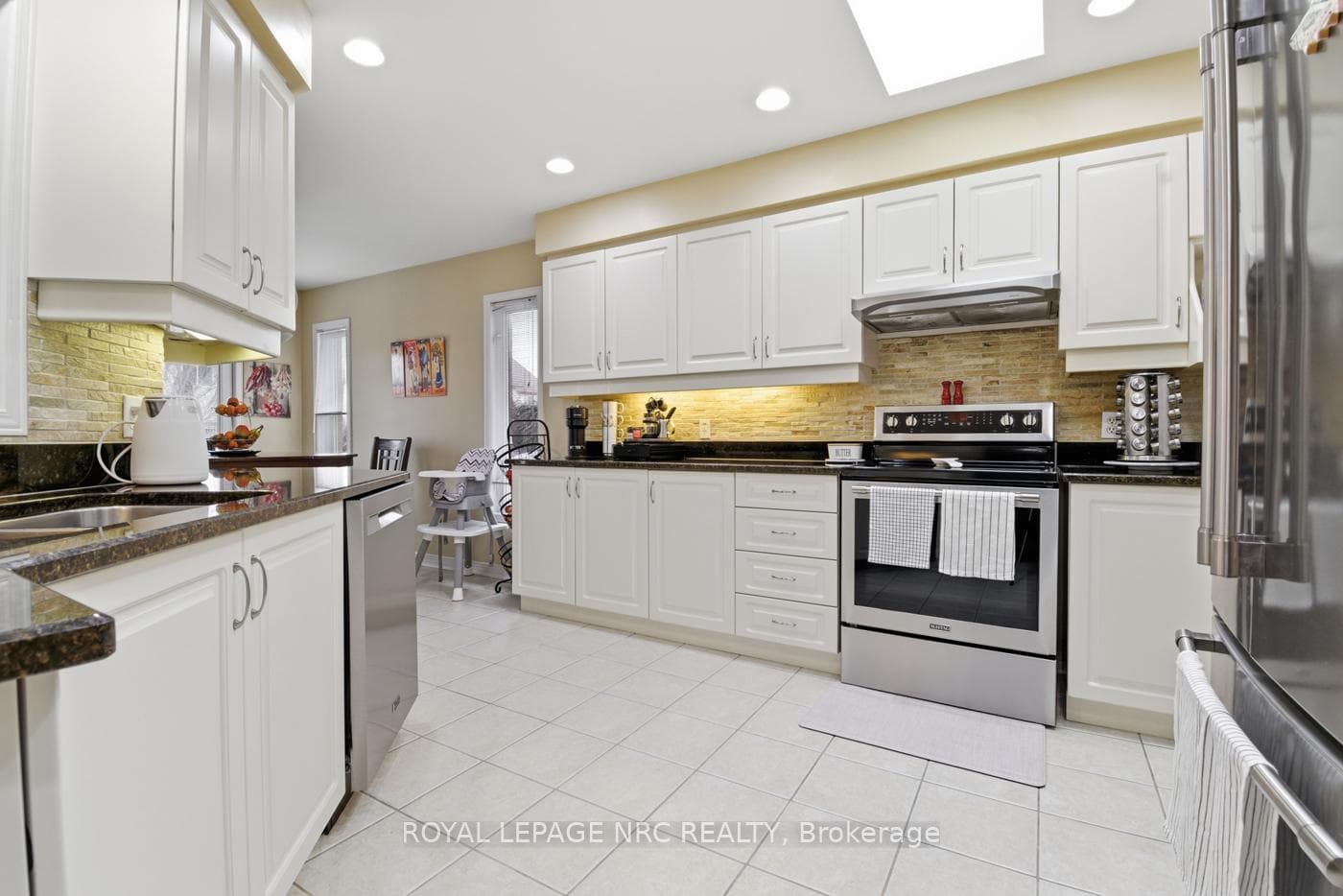 65 MCCAFFERY Crescent photo 16