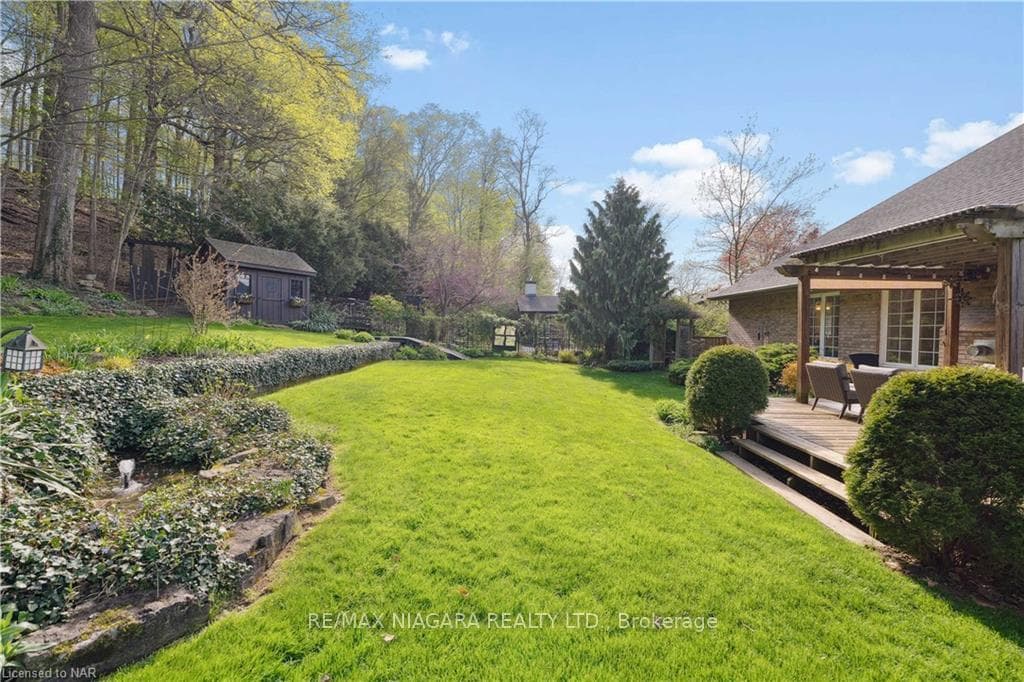 190 Woodside Drive photo 35