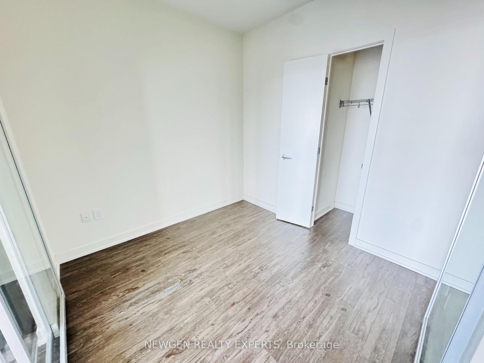 212 King William Street Unit 1220 photo 26