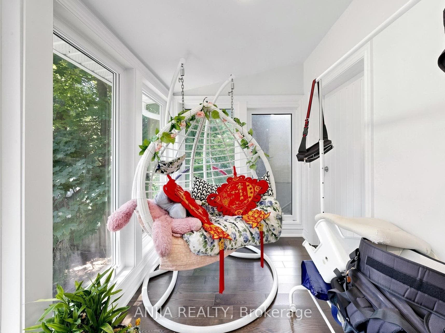 8 Applefield Drive photo 31