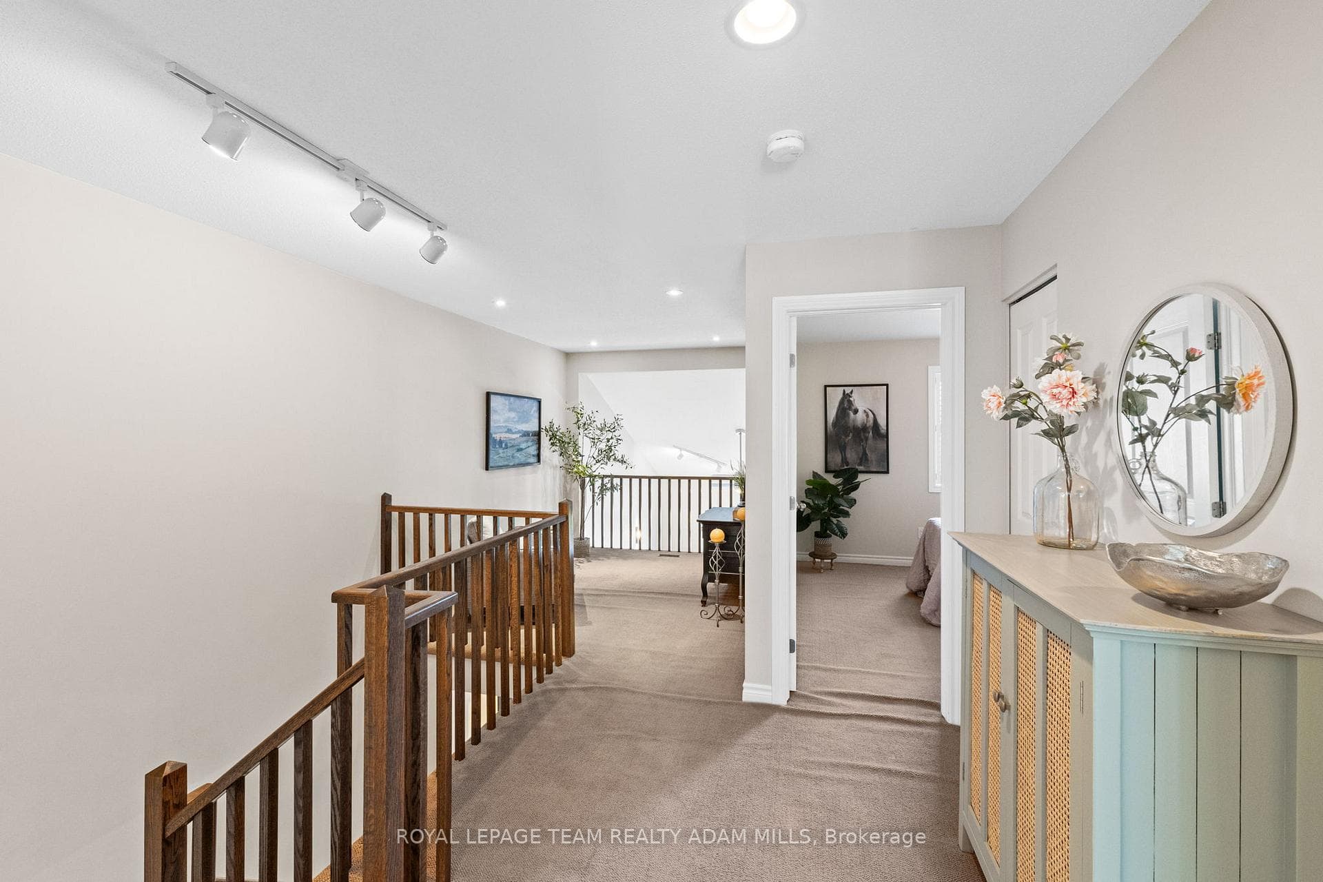 2043 Melette Crescent photo 21