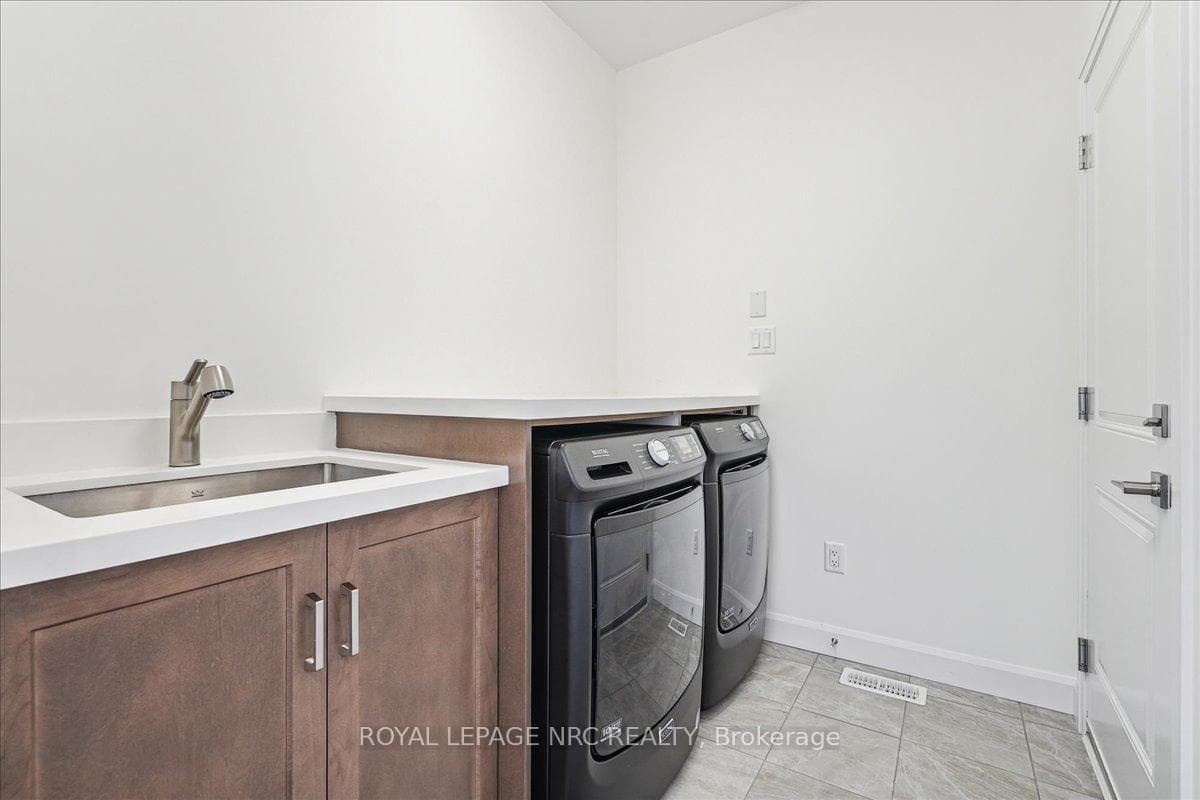 34 Beachwalk Crescent photo 26