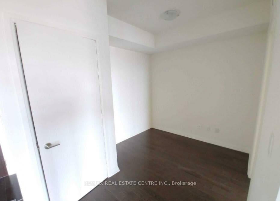 460 Adelaide Street Unit 1027 photo 7