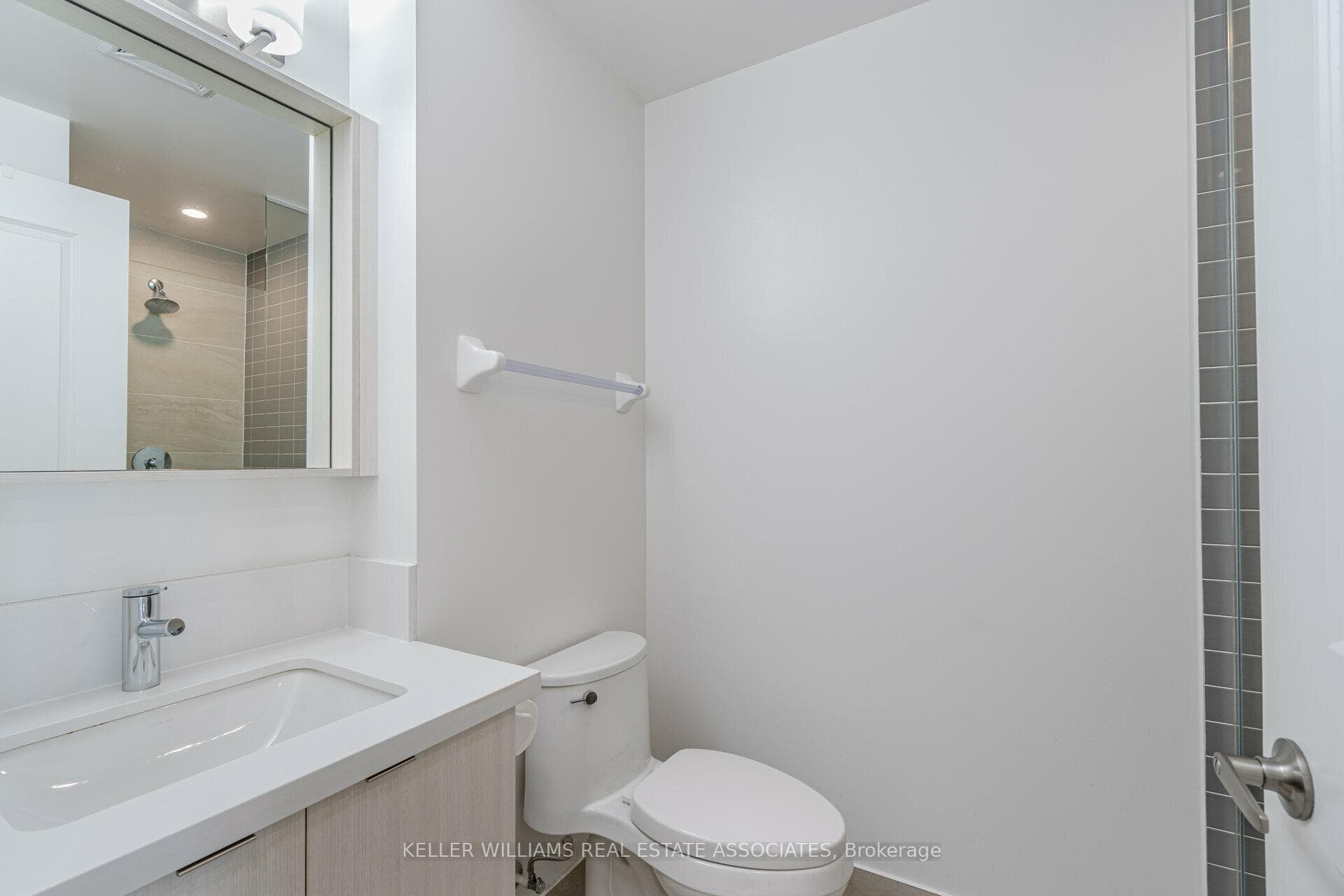 4677 GLEN ERIN Drive Unit 207 photo 23