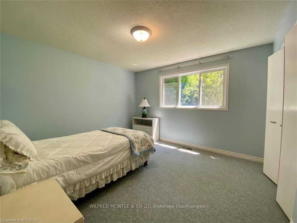 240 TYENDINAGA Drive photo 33