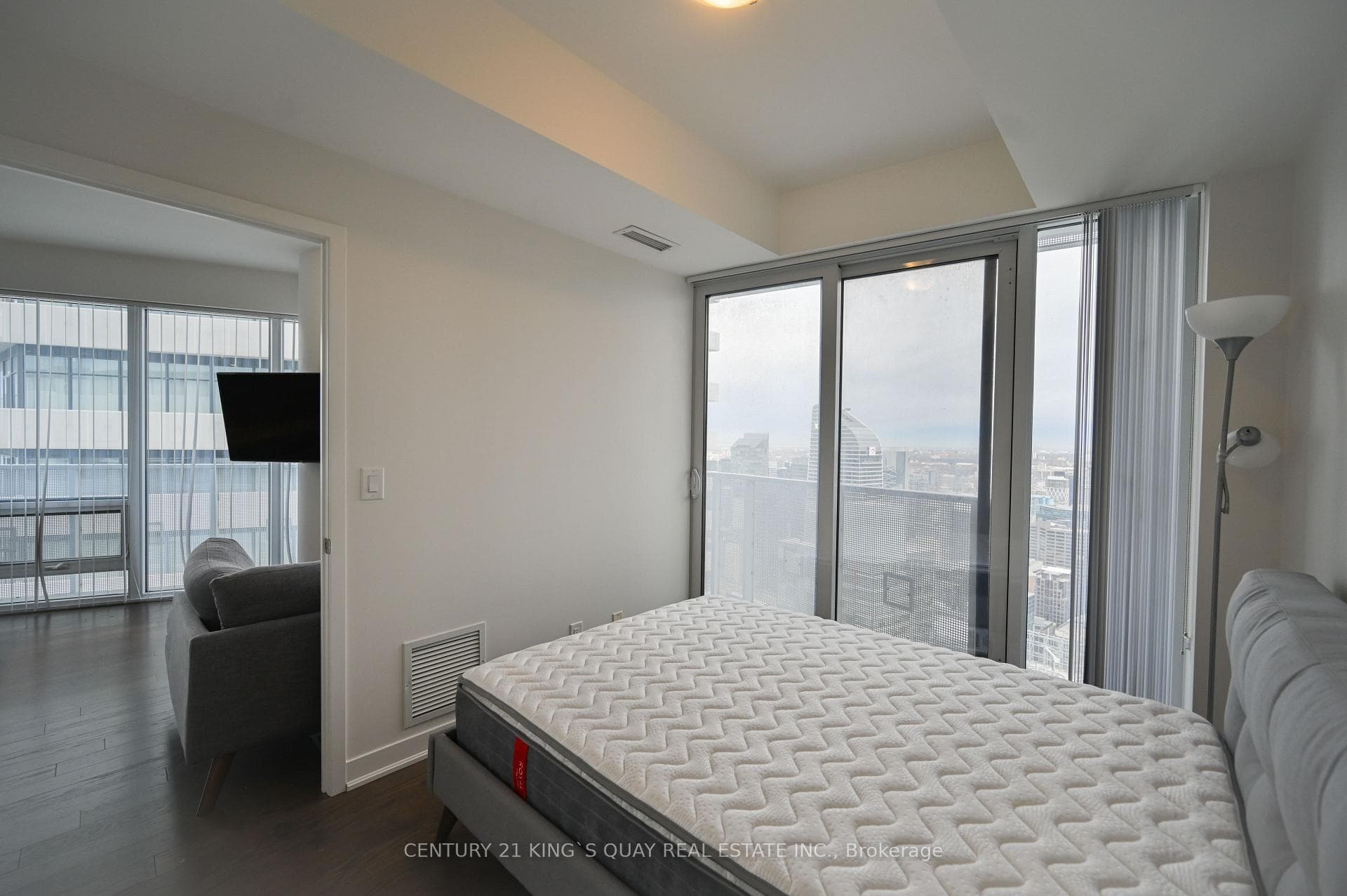 88 Harbour Street Unit 6802 photo 13