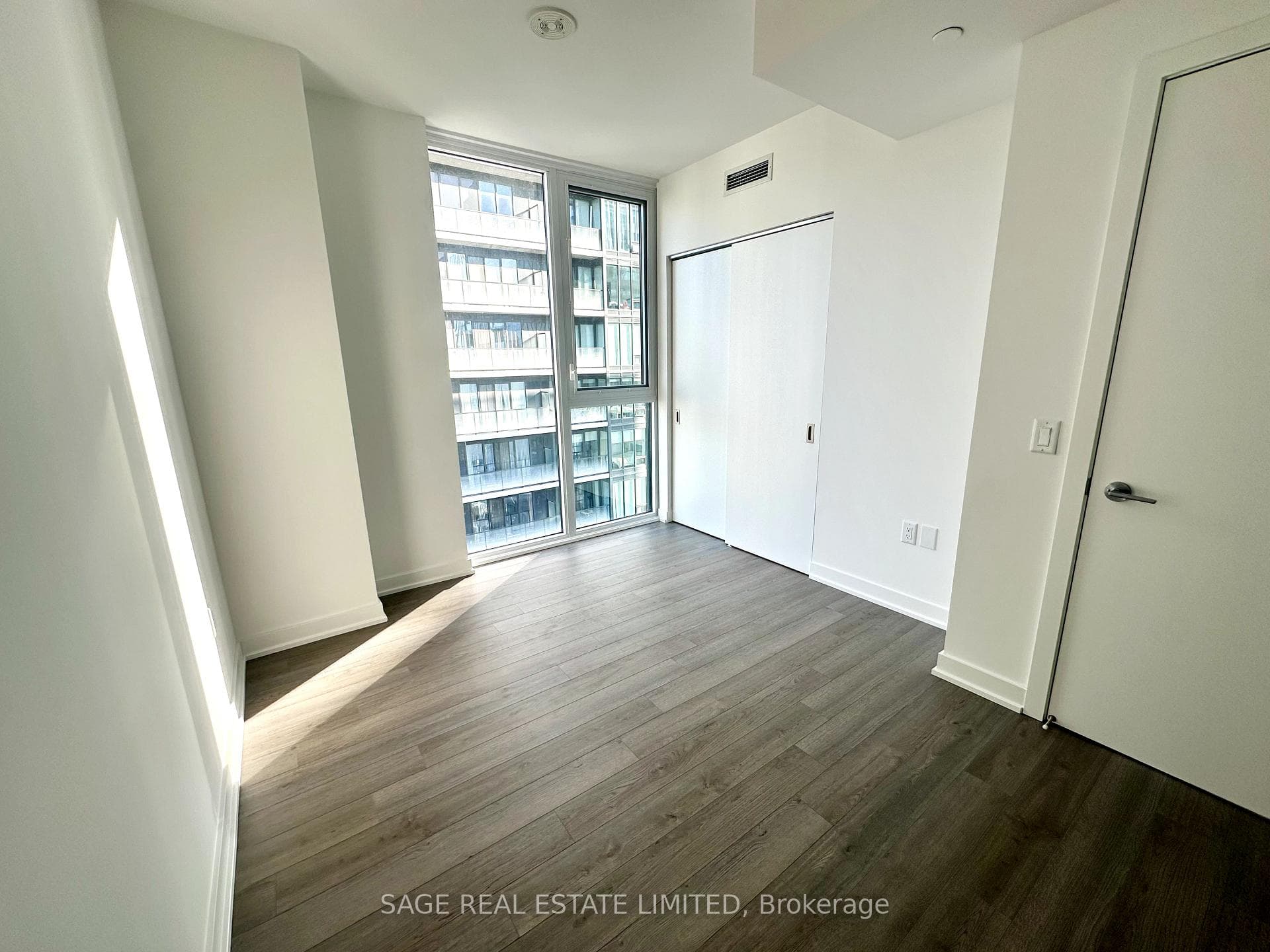 357 King Street Unit 3808 photo 15