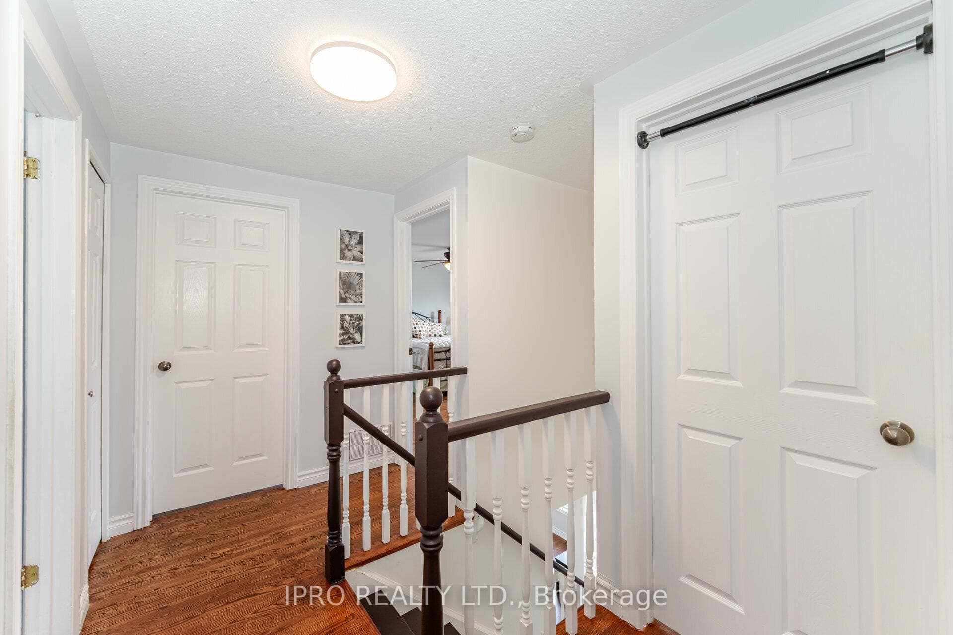 10 Eden Place photo 15
