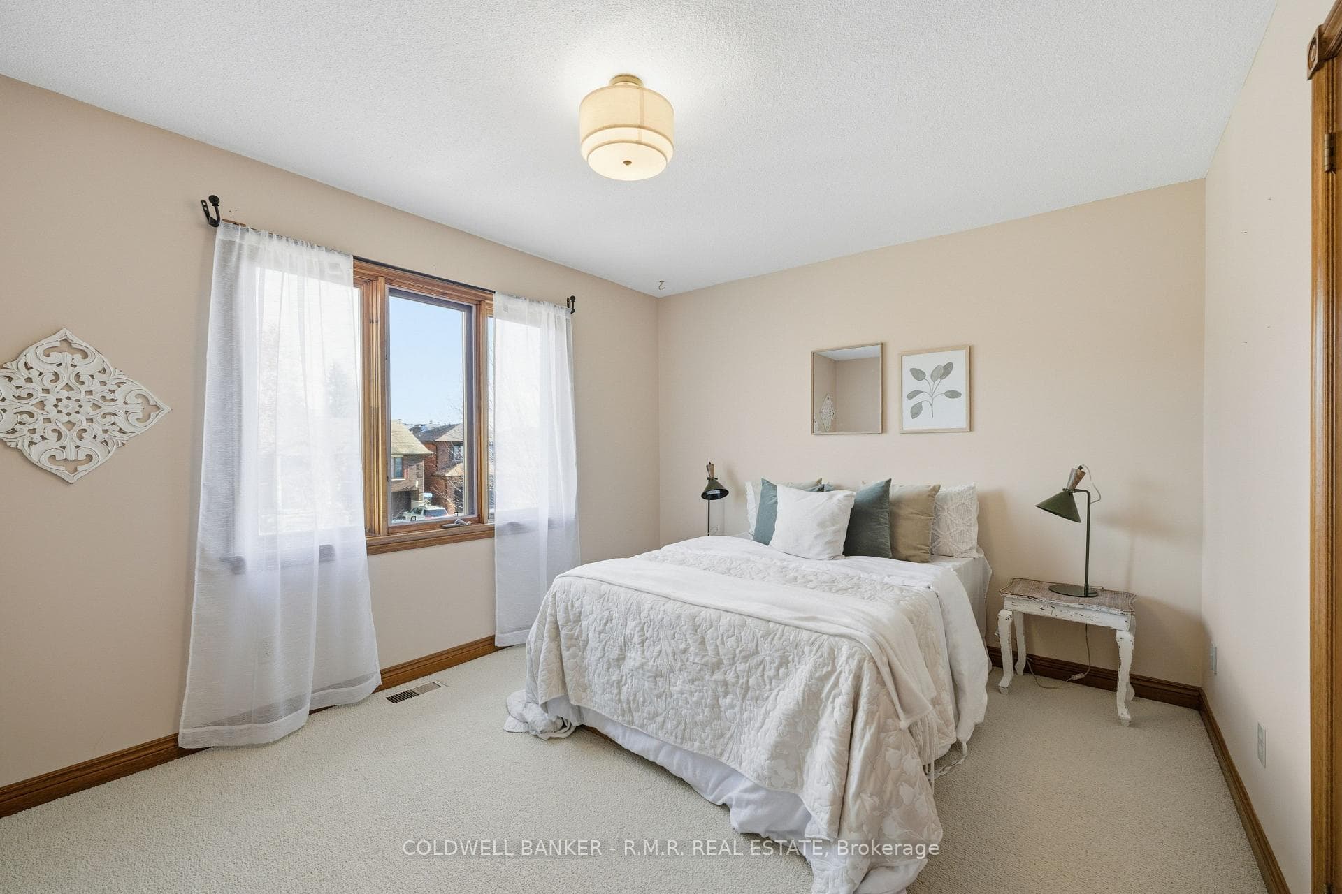 118 Waverly Street photo 22