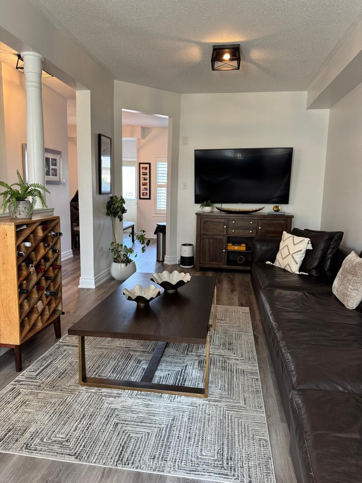 76 Easthampton Road photo 5