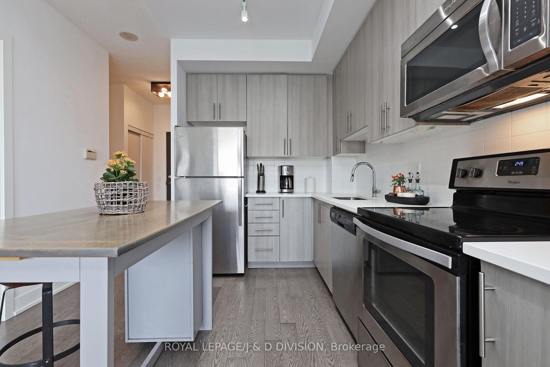 68 Merton Street Unit 1102 photo 5