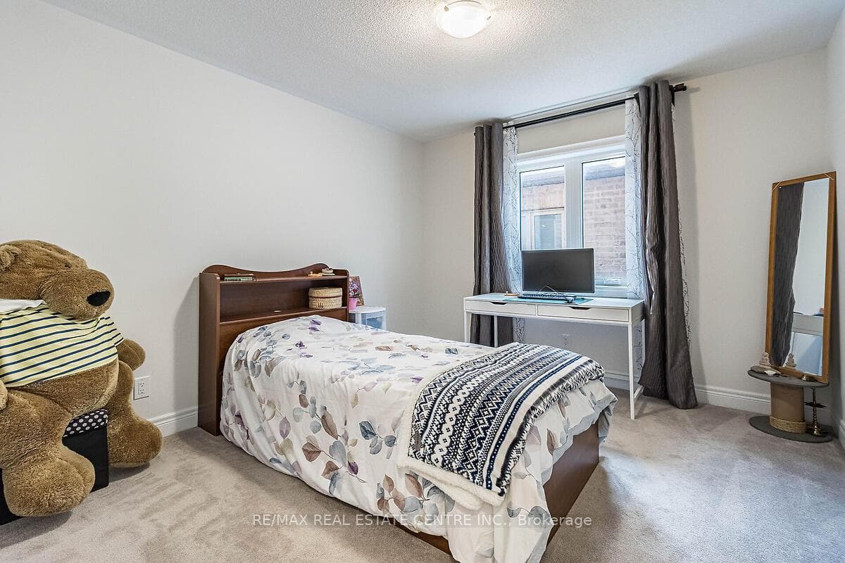 45 Christine Elliott Avenue photo 22