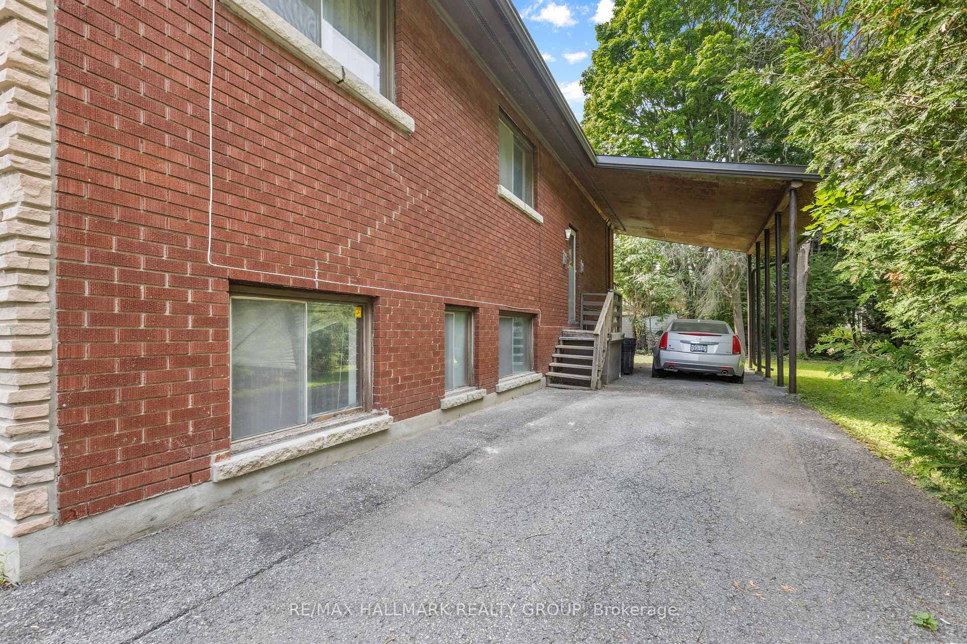 492 Vernon Avenue photo 3