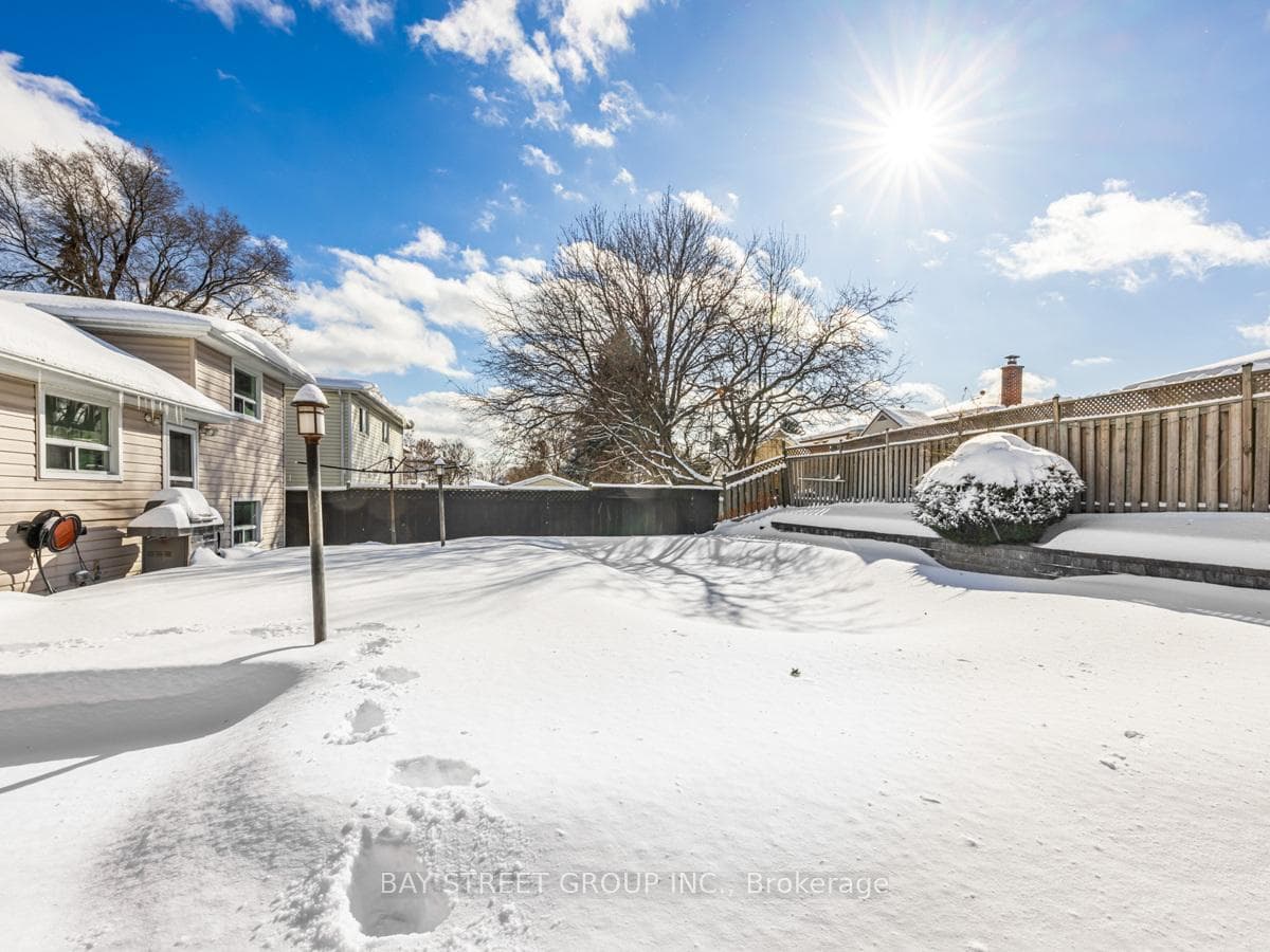 732 Leaside Street photo 29