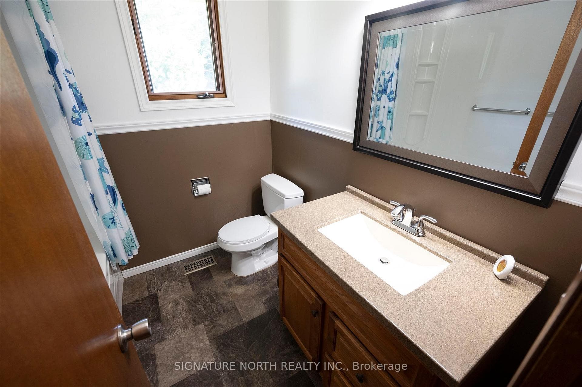 182 Seneca Crescent photo 24