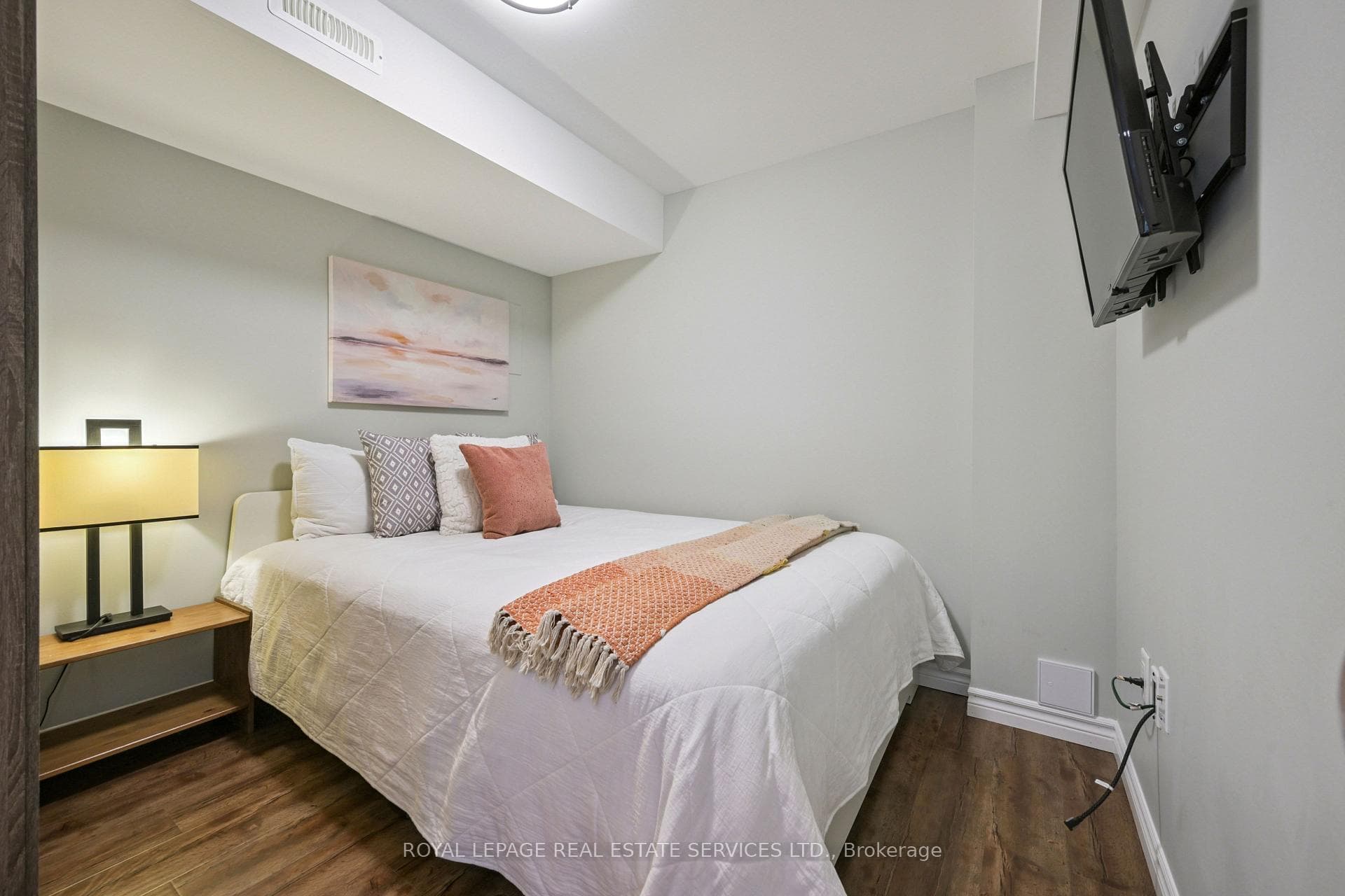 2414 Proudfoot Trail photo 30