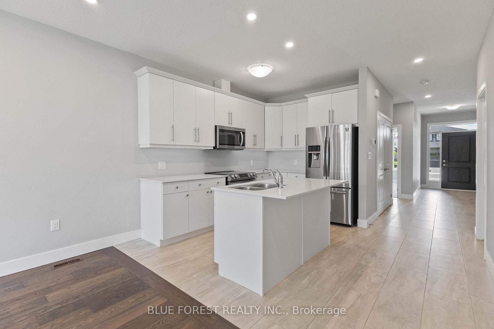 2232 Evans Boulevard photo 6