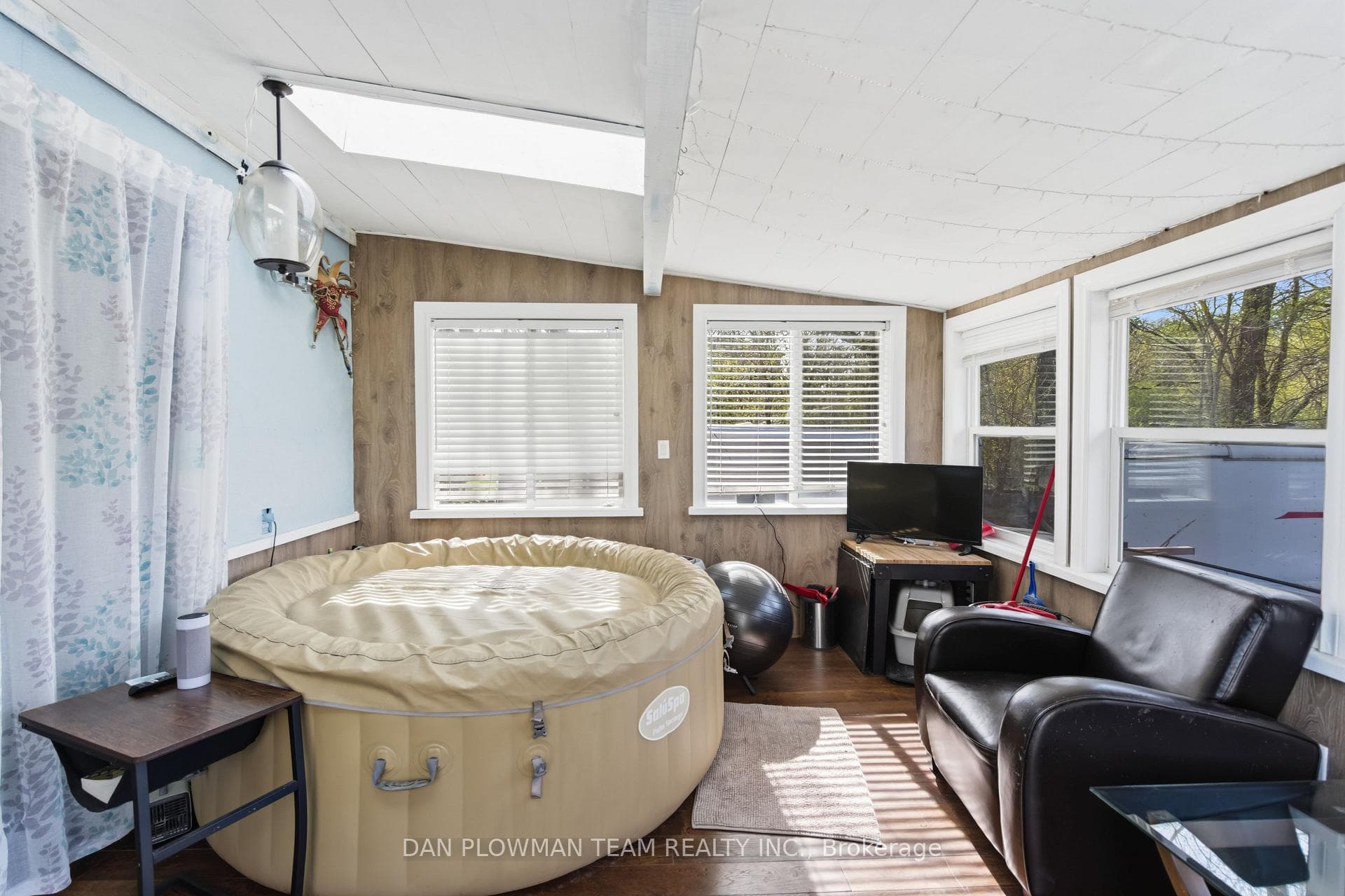 678 King Street photo 20
