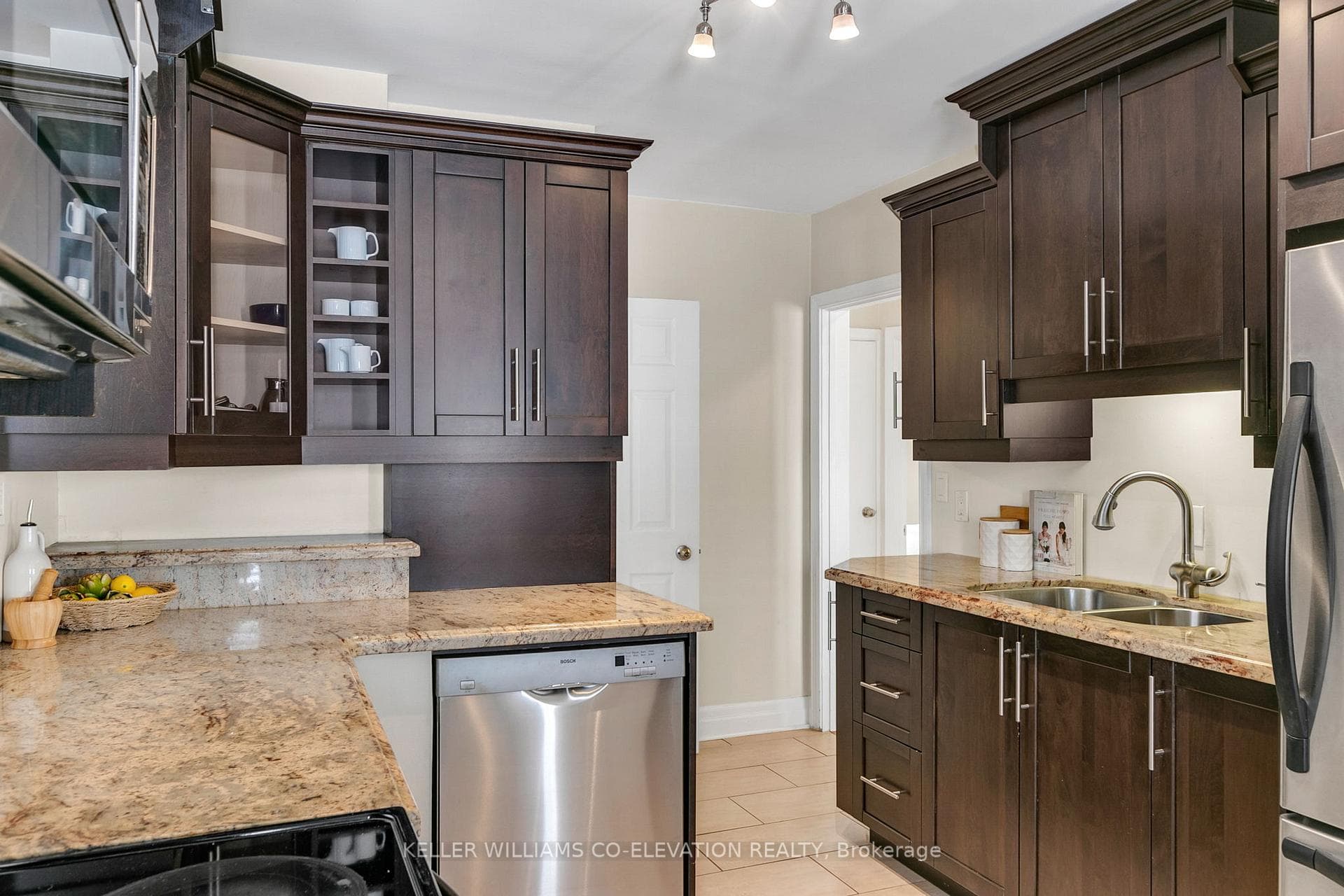 131 Meadowvale Drive photo 12