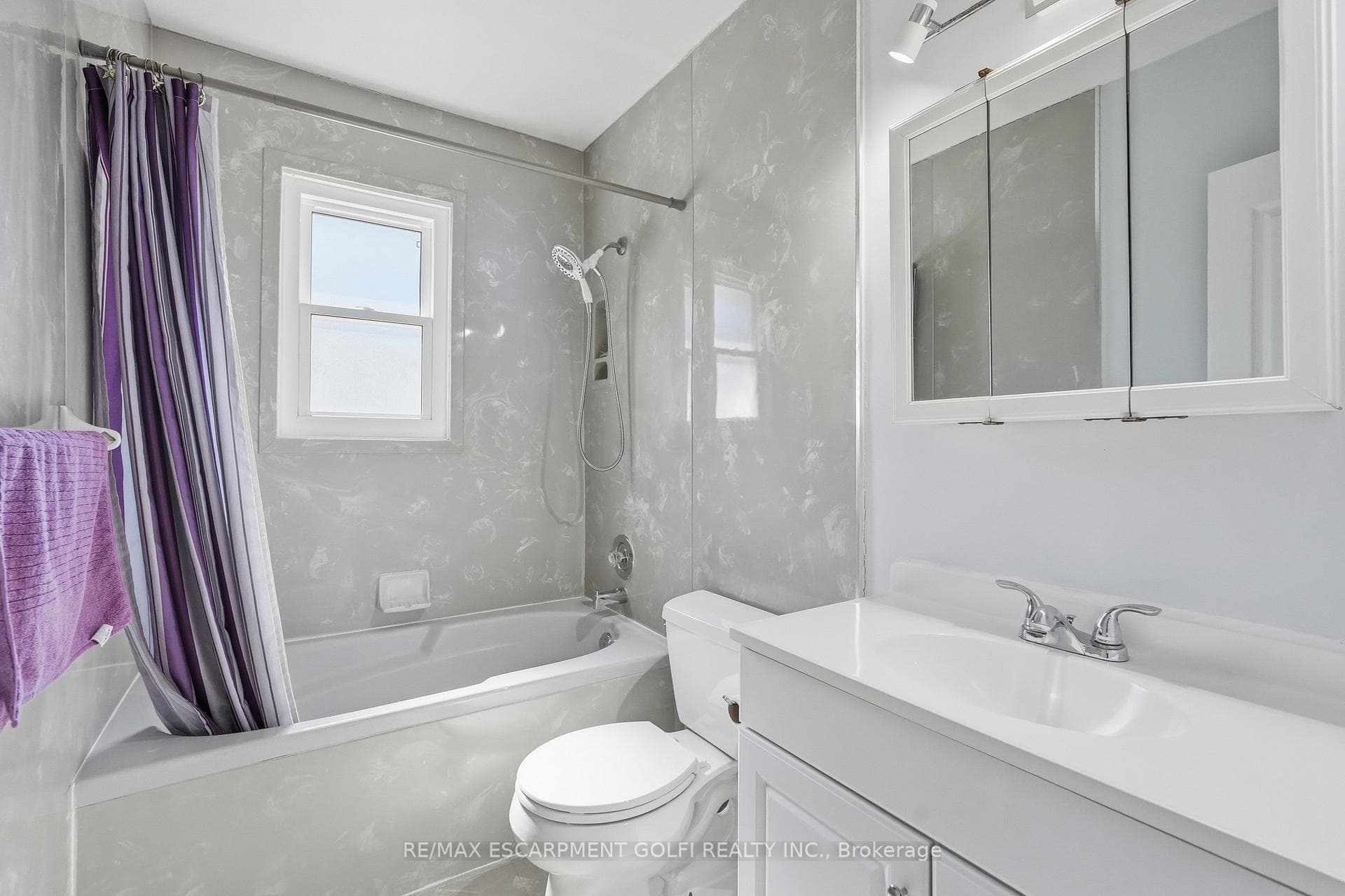 764 Brucedale Avenue photo 18