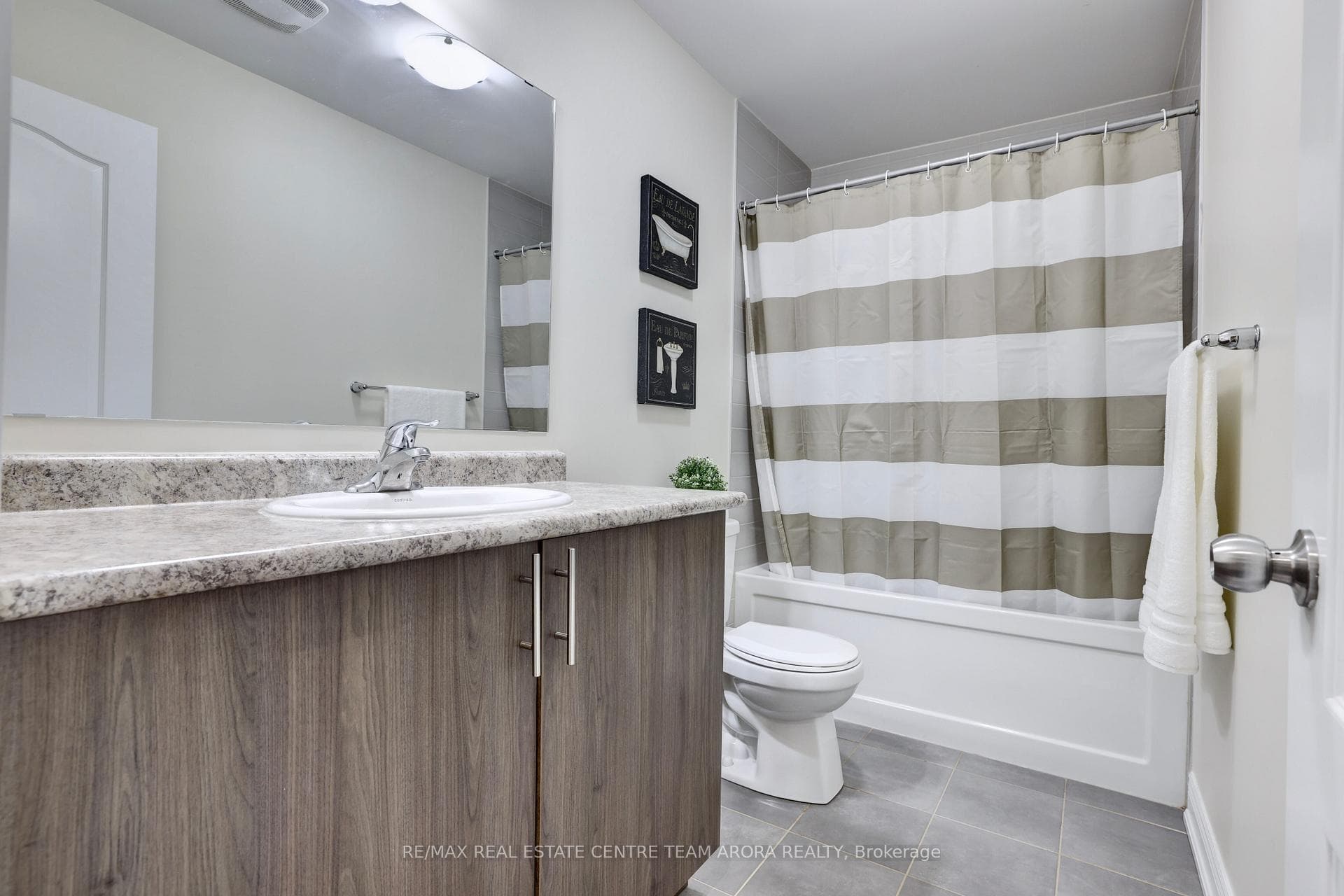 86 Lady Evelyn Crescent photo 21