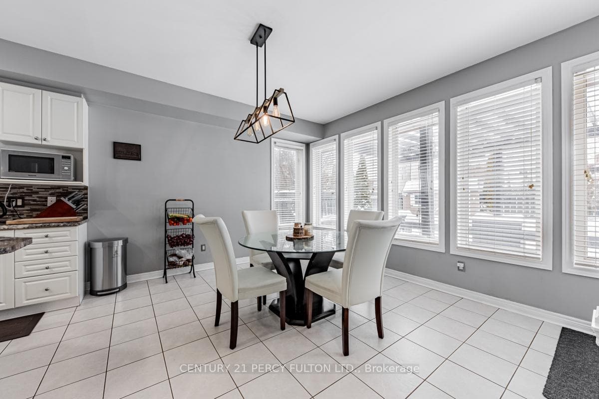 32 Amanda Avenue photo 16