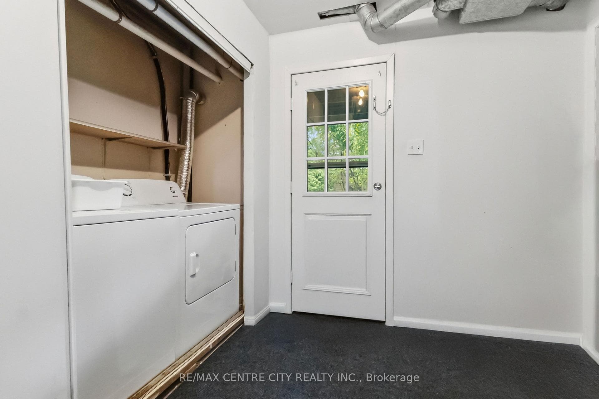 423 Everglade Crescent photo 4