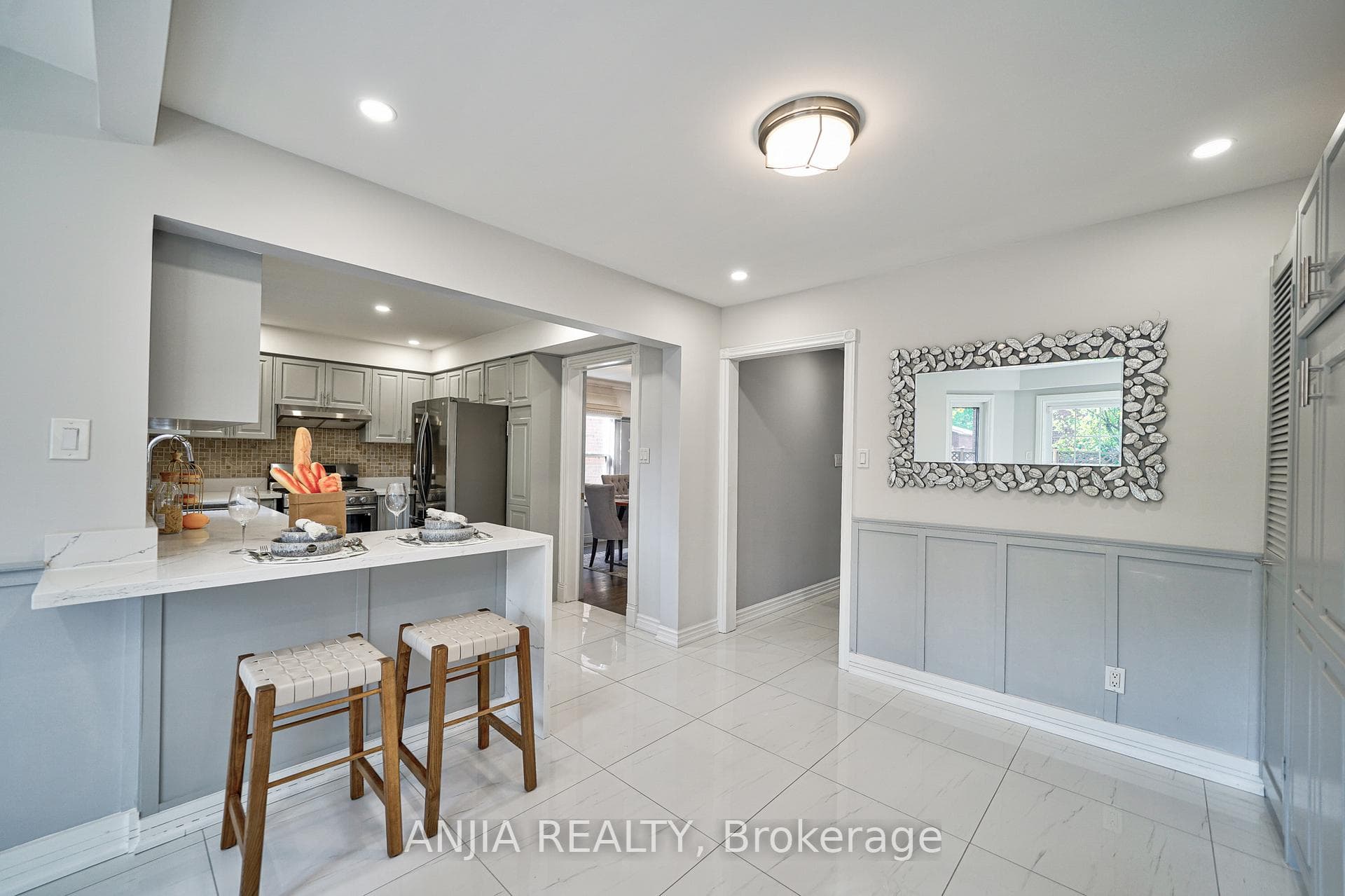 566 Rosebank Road photo 11