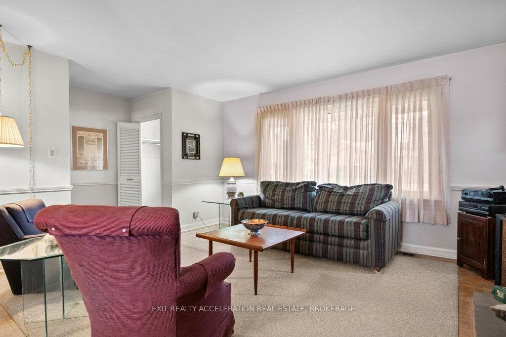 272 Bridge Street photo 9
