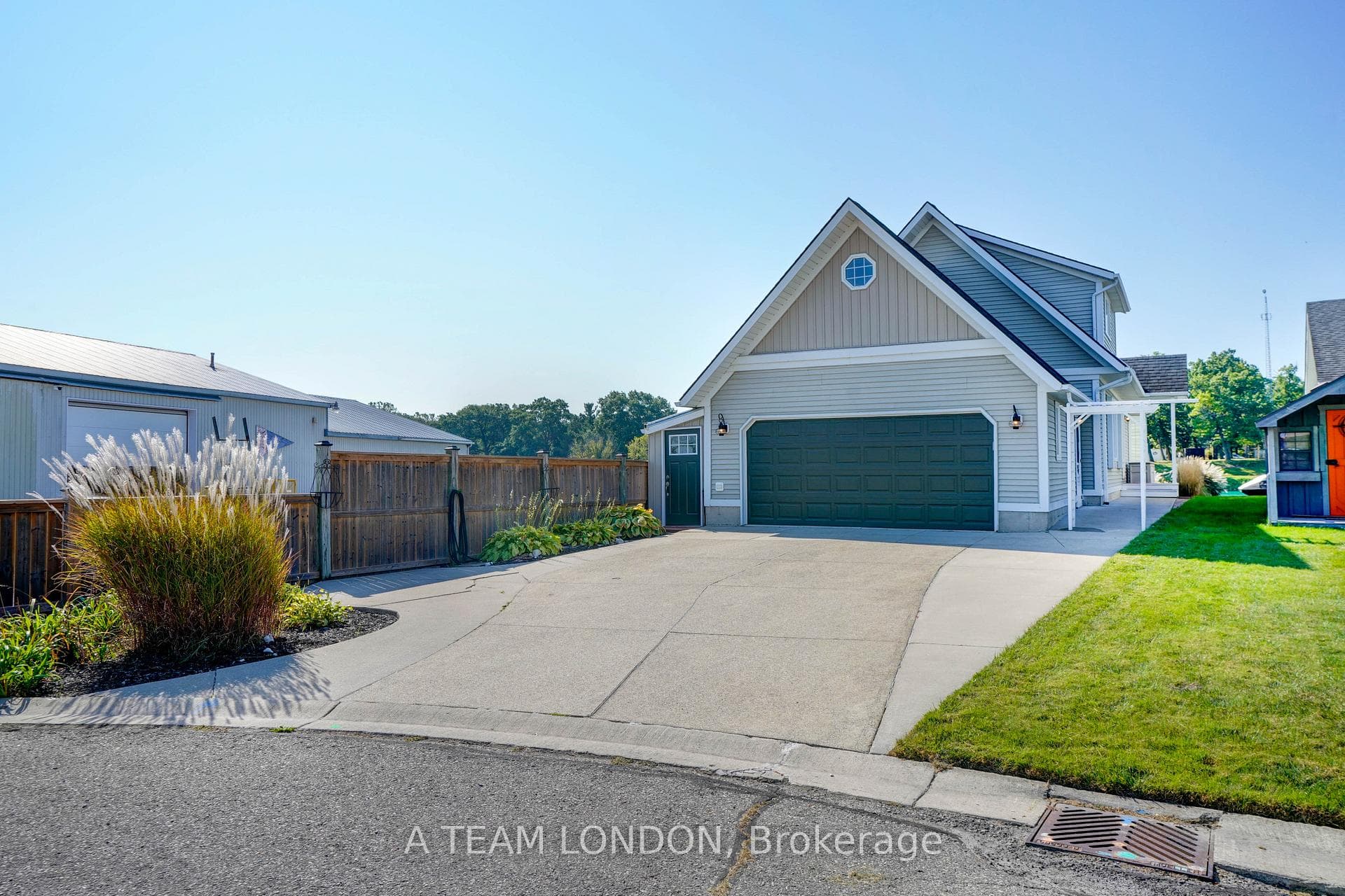4749 Riverside Drive photo 2