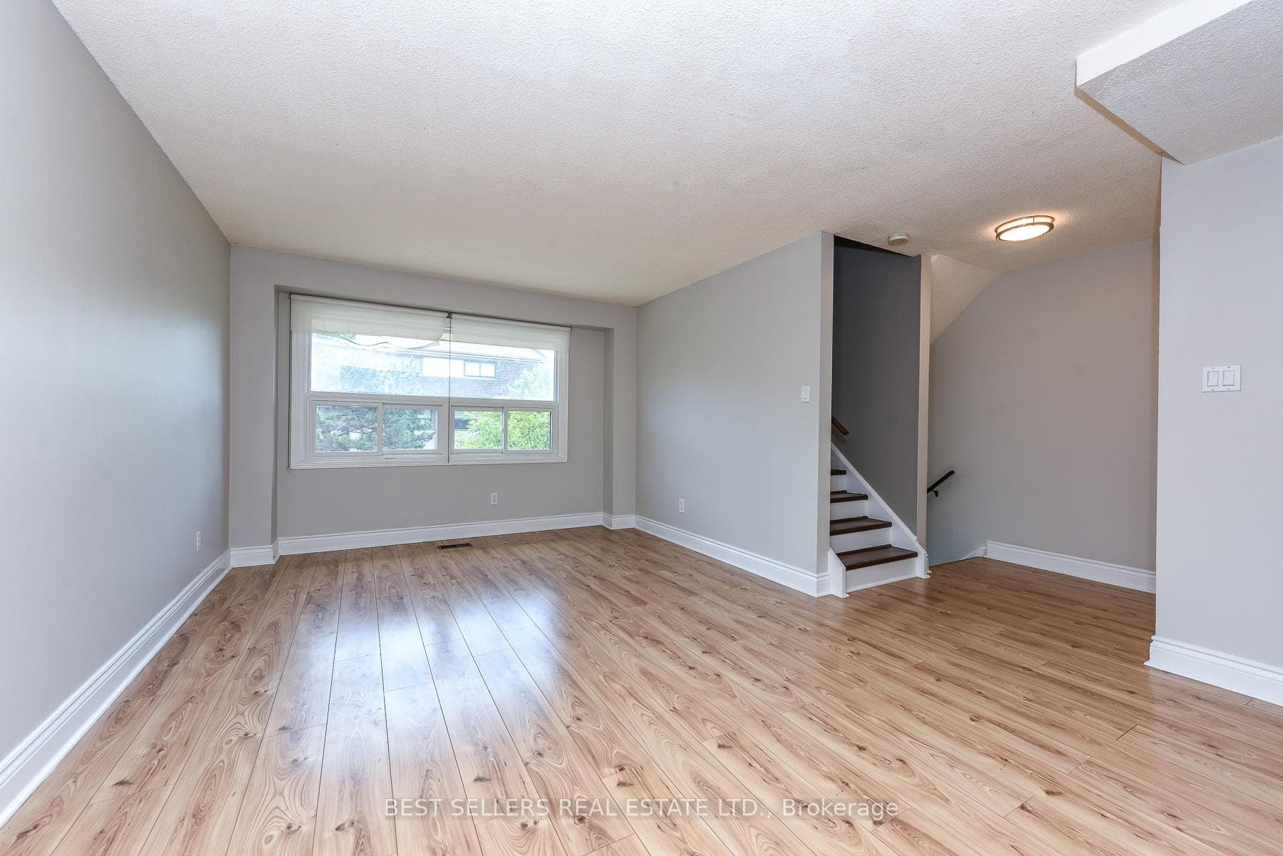 12 Ashton Crescent Unit 12 photo 4