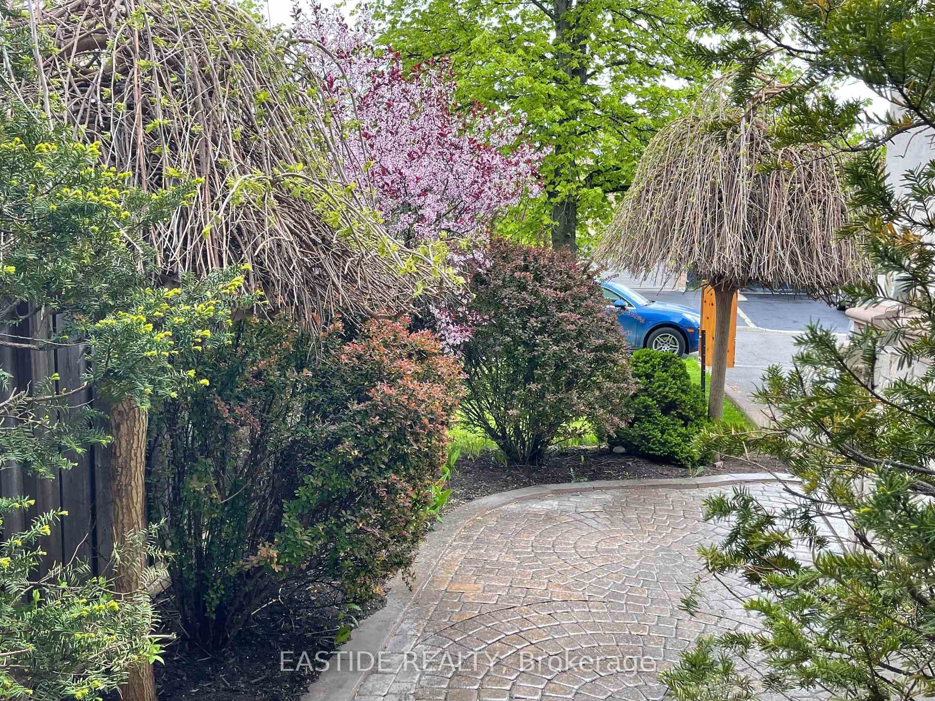 78 Ridgeway Court photo 2