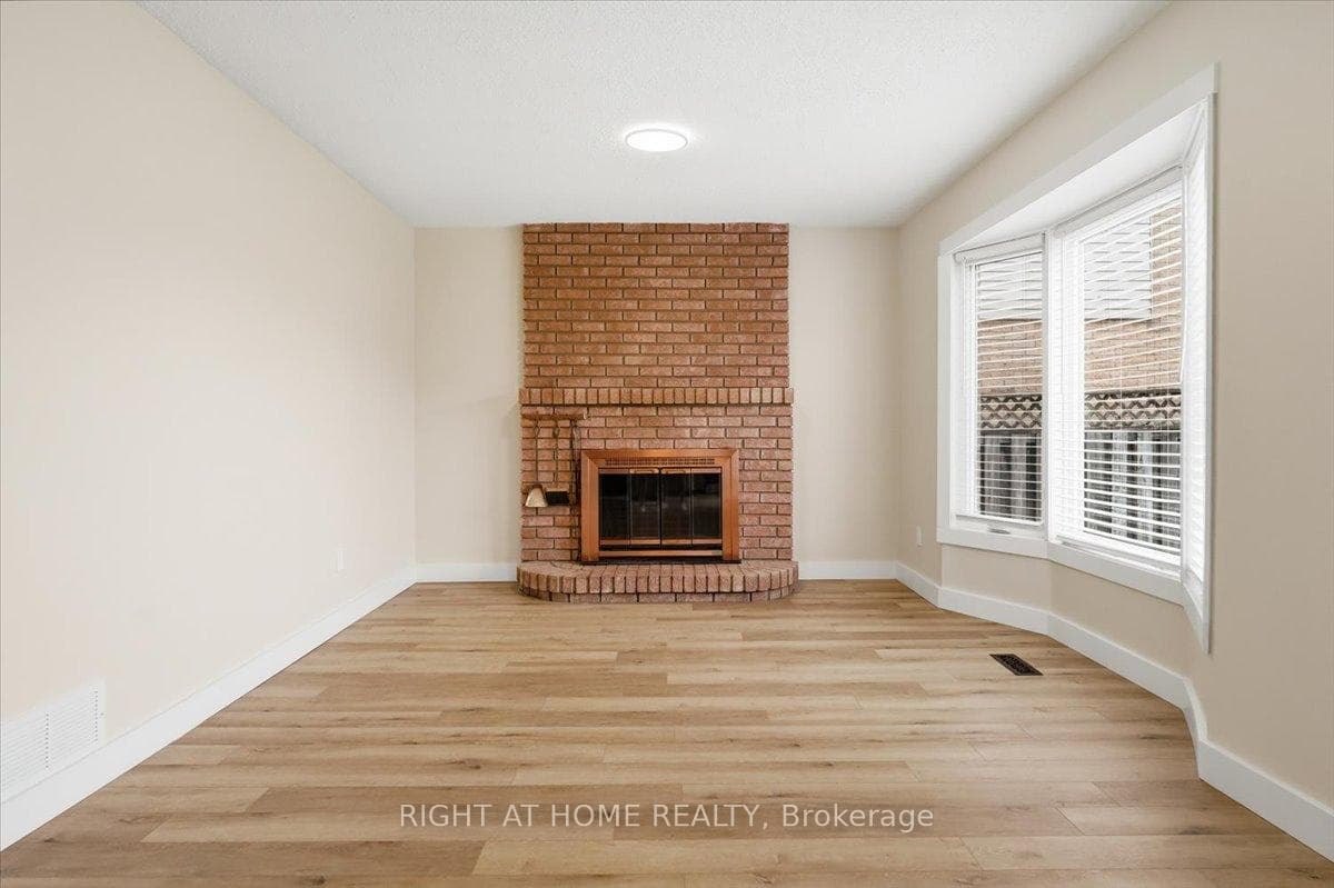 26 Ellington Avenue photo 17