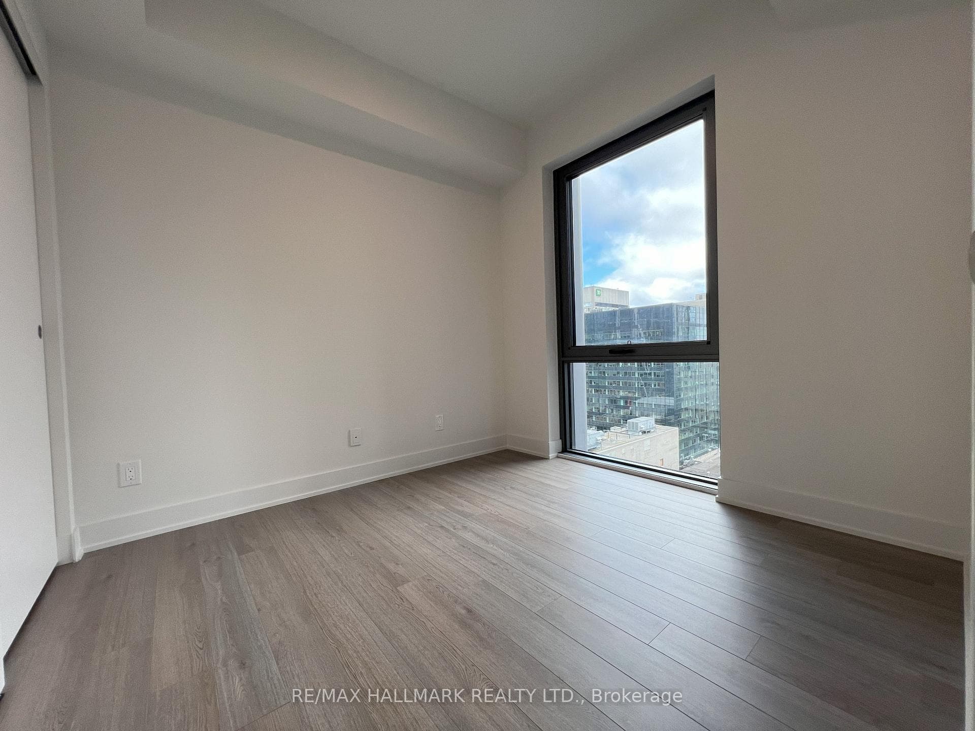 8 Cumberland Street Unit 1402 photo 4