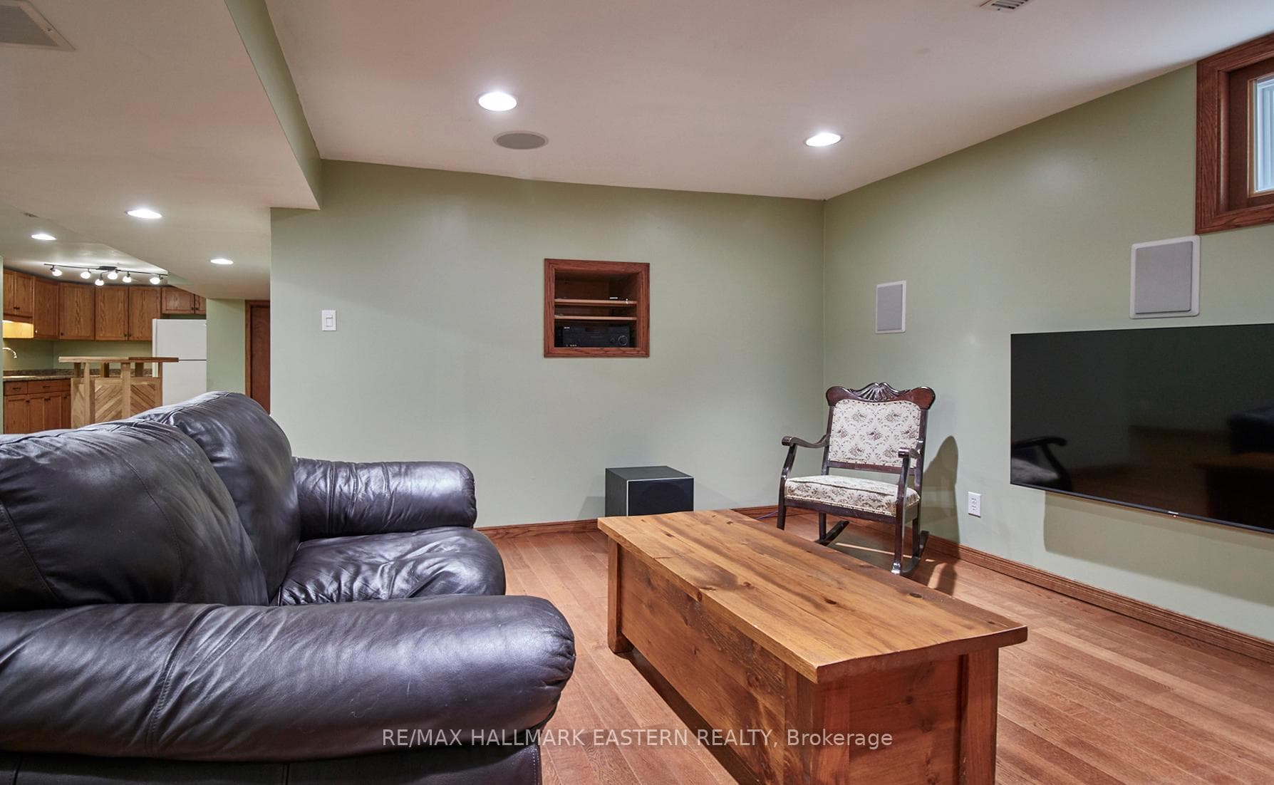 Built in speaker system for home theatre