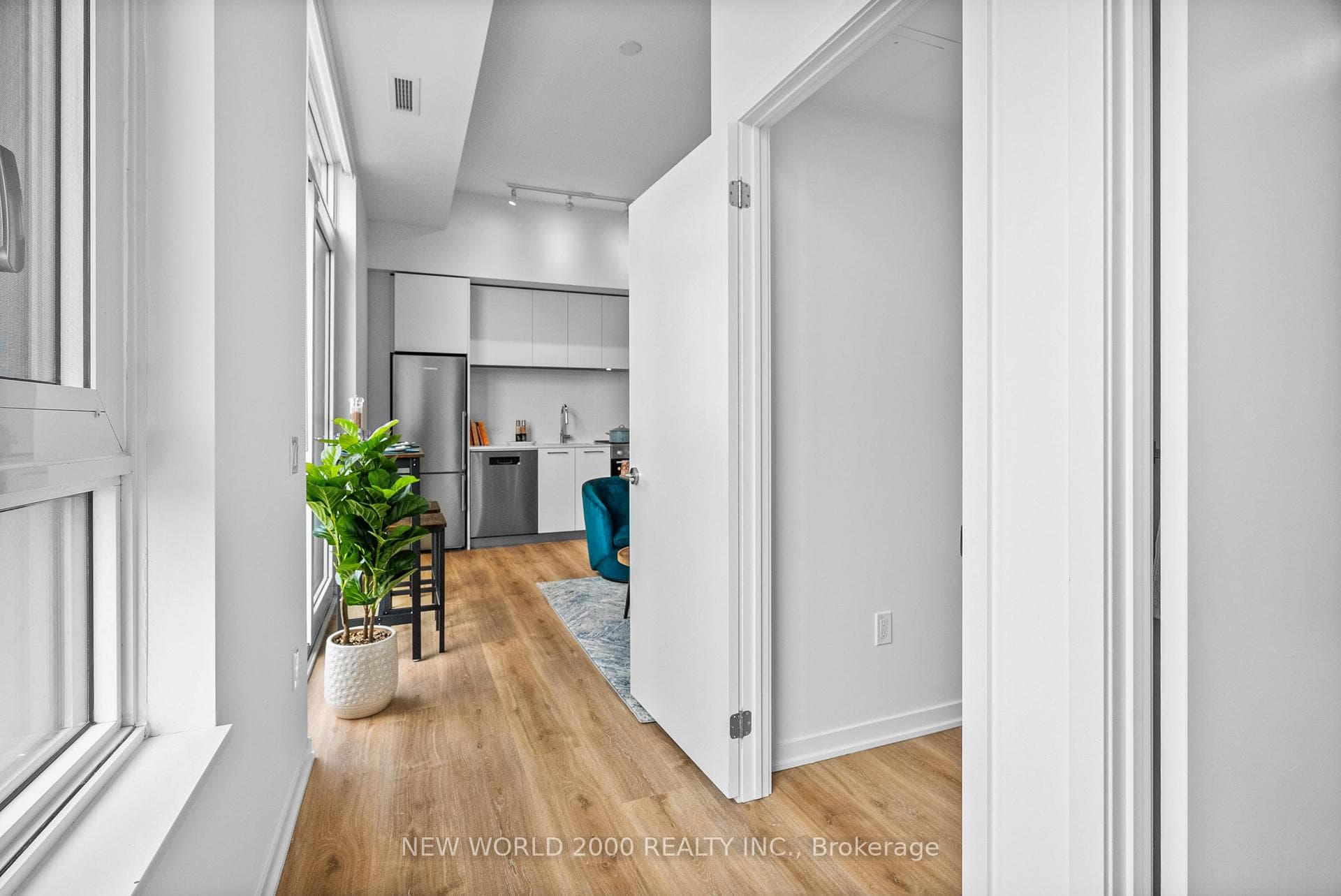 101 Roehampton Avenue Unit 2011 photo 22