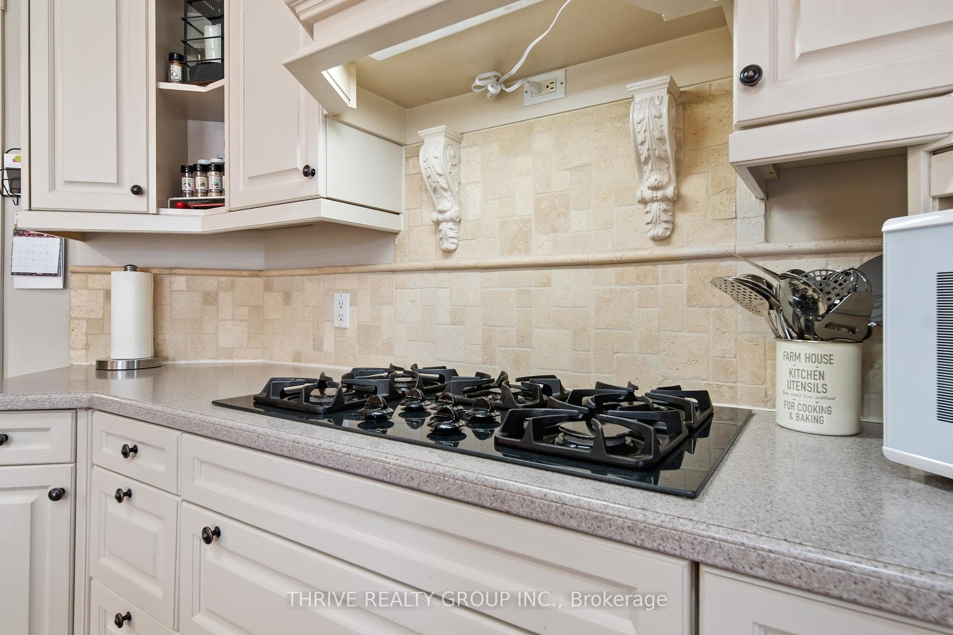 302 TALBOT Street photo 16