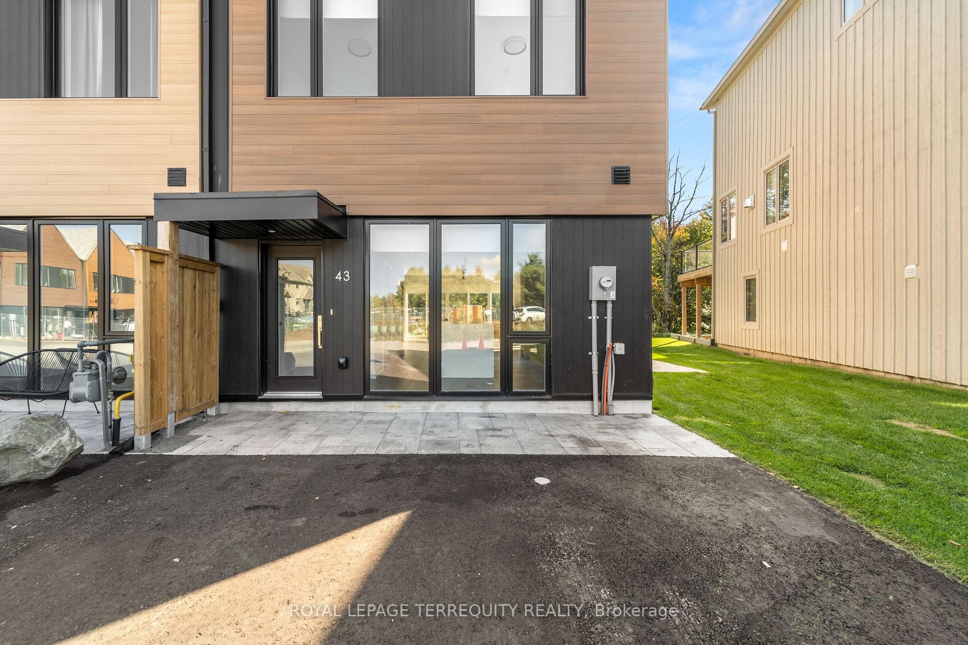 43 Rockmount Crescent photo 2