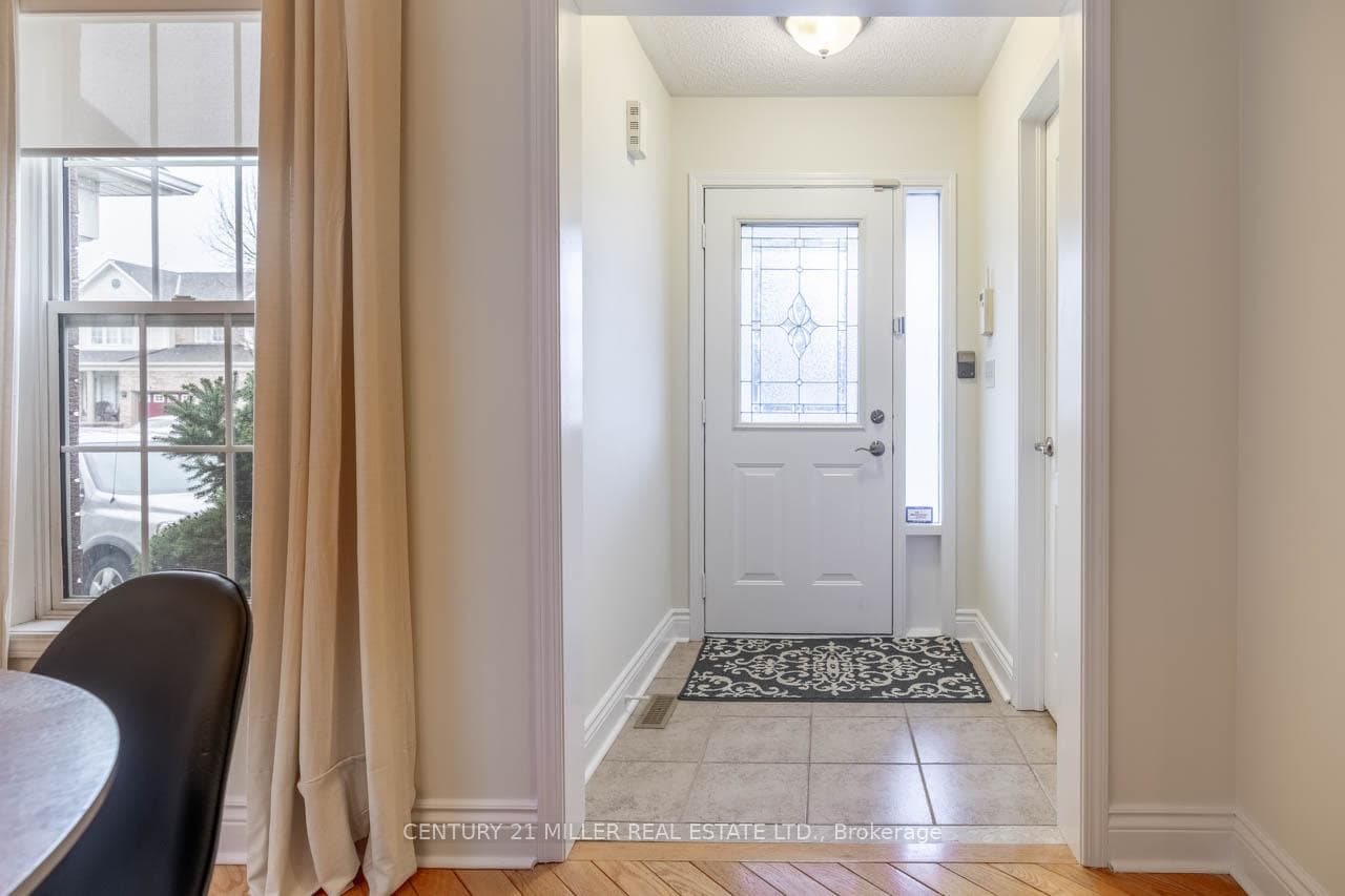 489 Collis Court photo 4