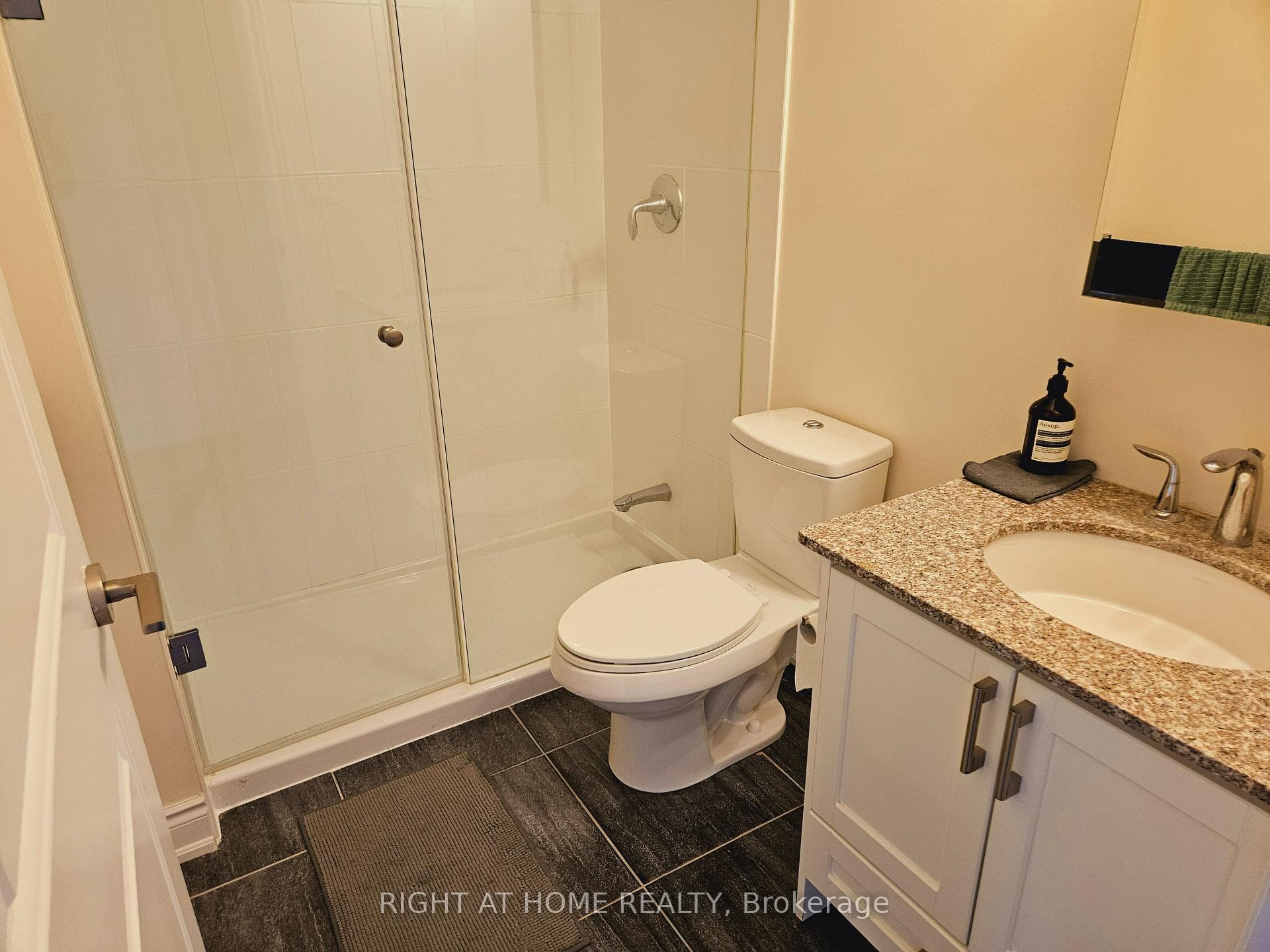 9088 Yonge Street Unit 1505A photo 15